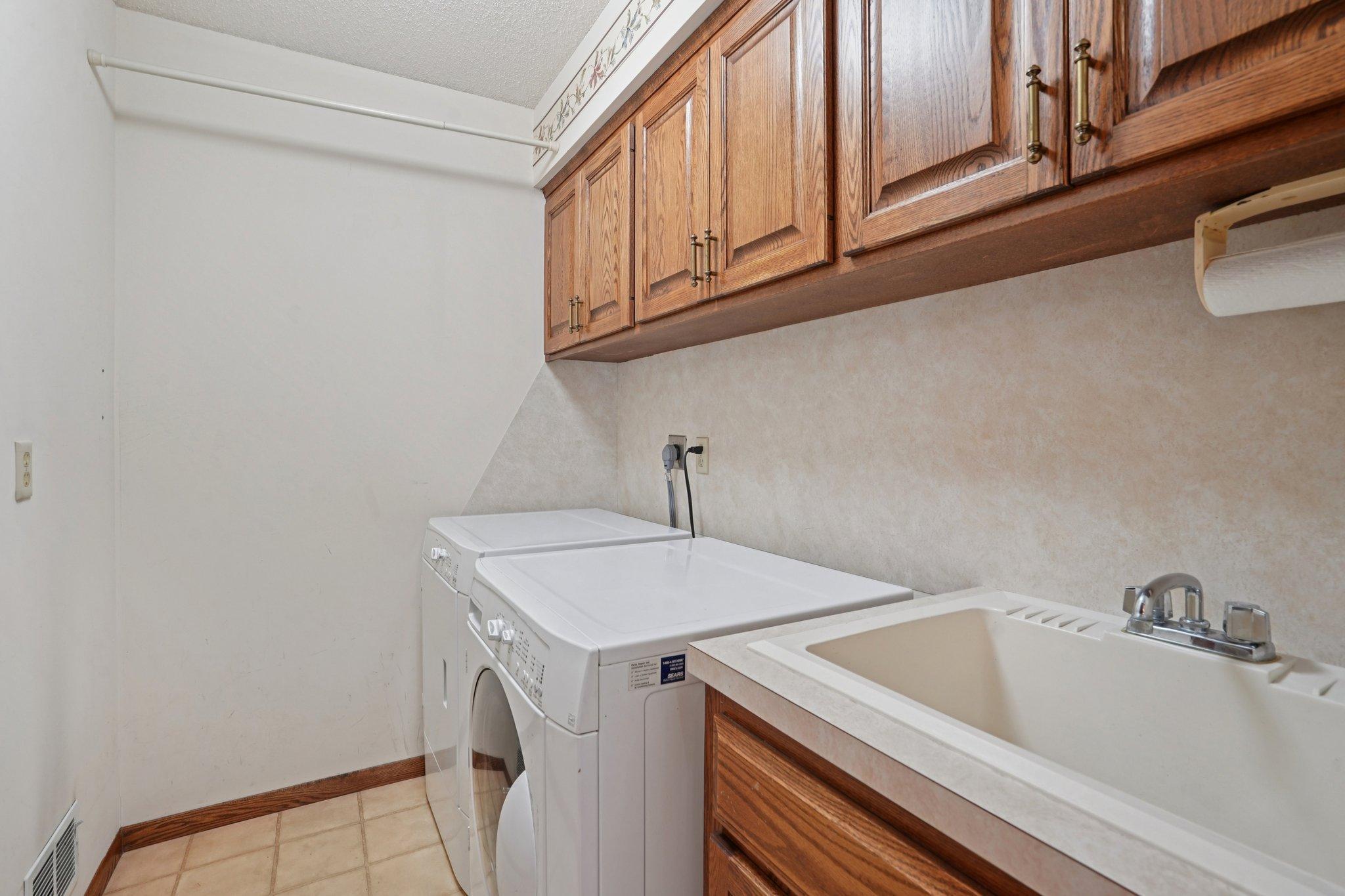 3665 Vinewood Lane N