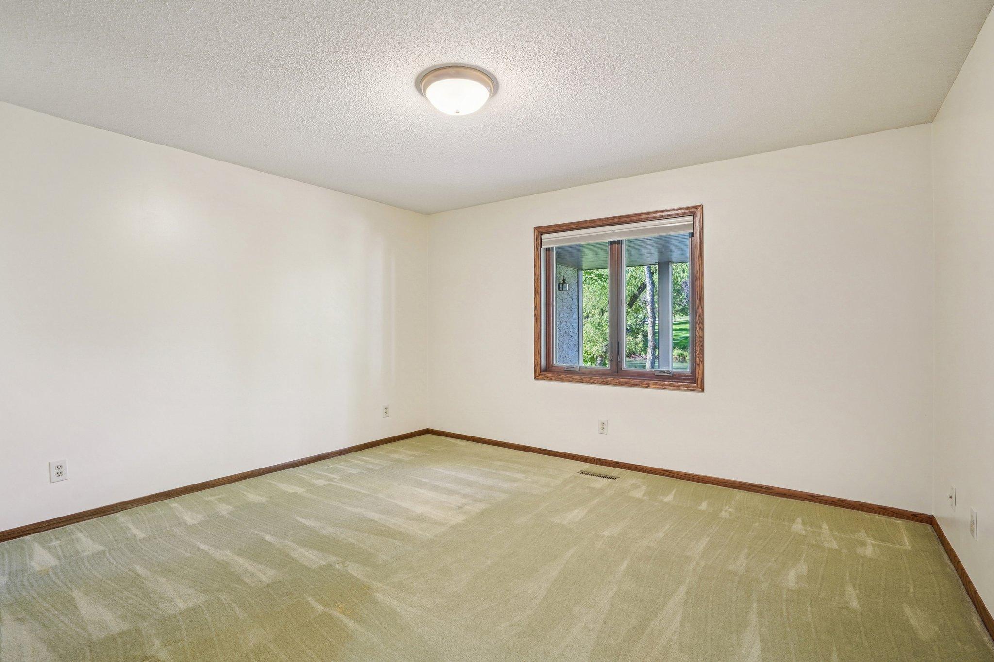 3665 Vinewood Lane N