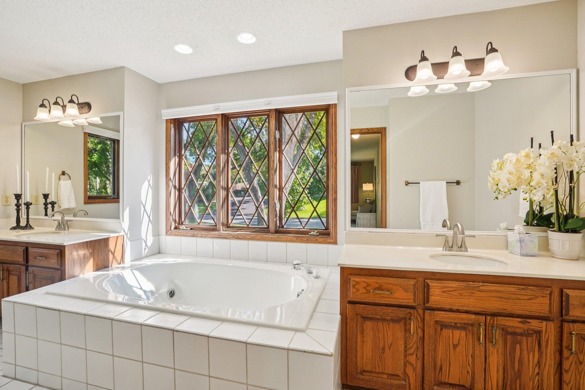 3665 Vinewood Lane N