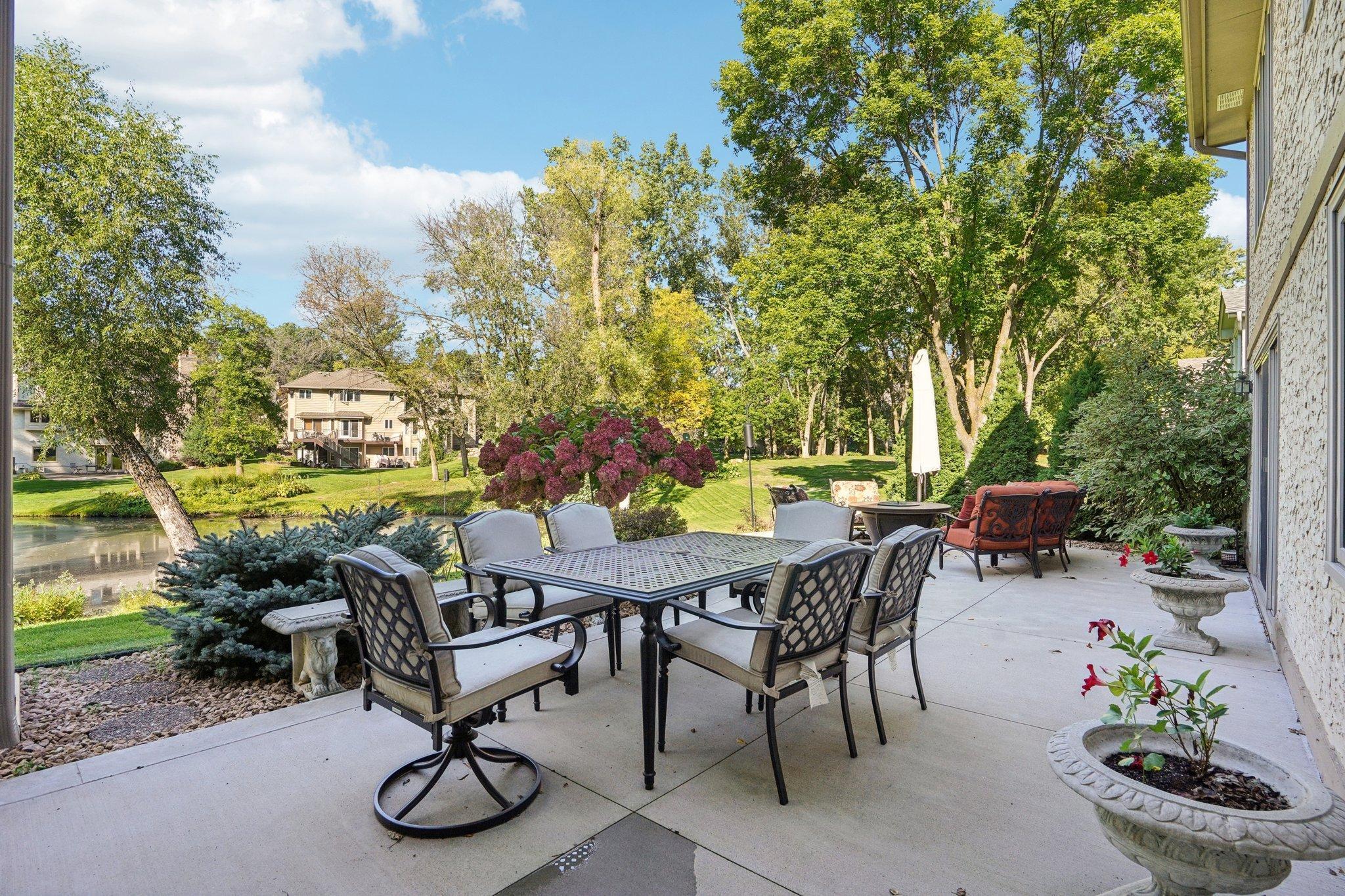 3665 Vinewood Lane N