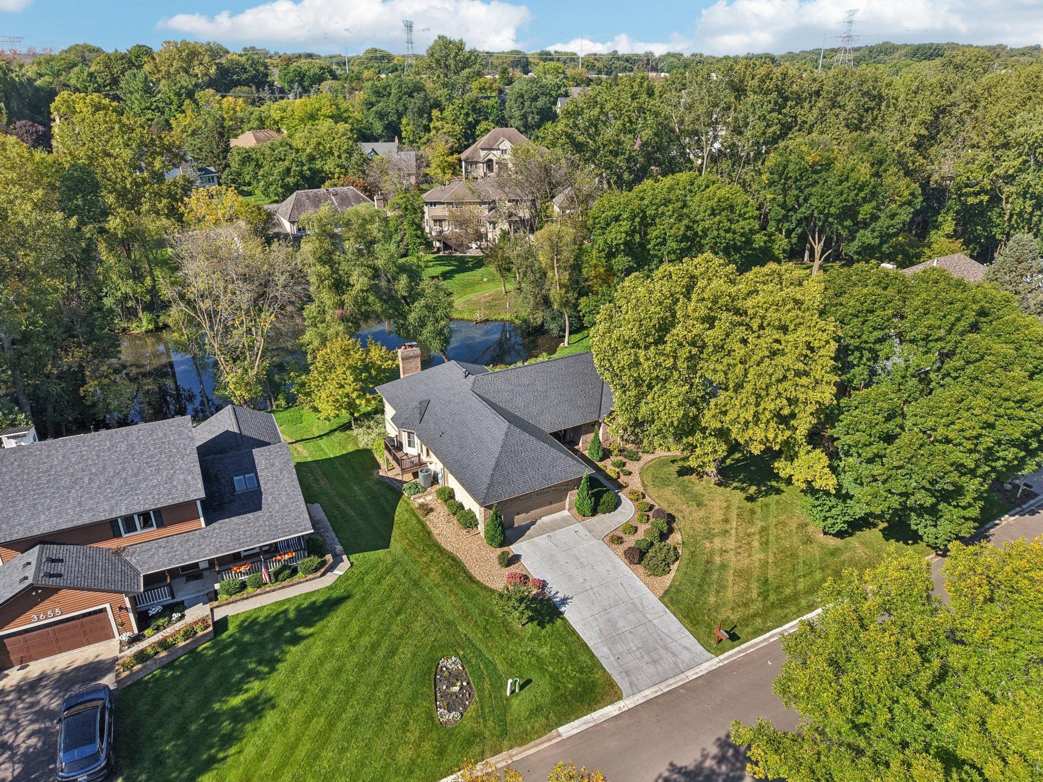 3665 Vinewood Lane N