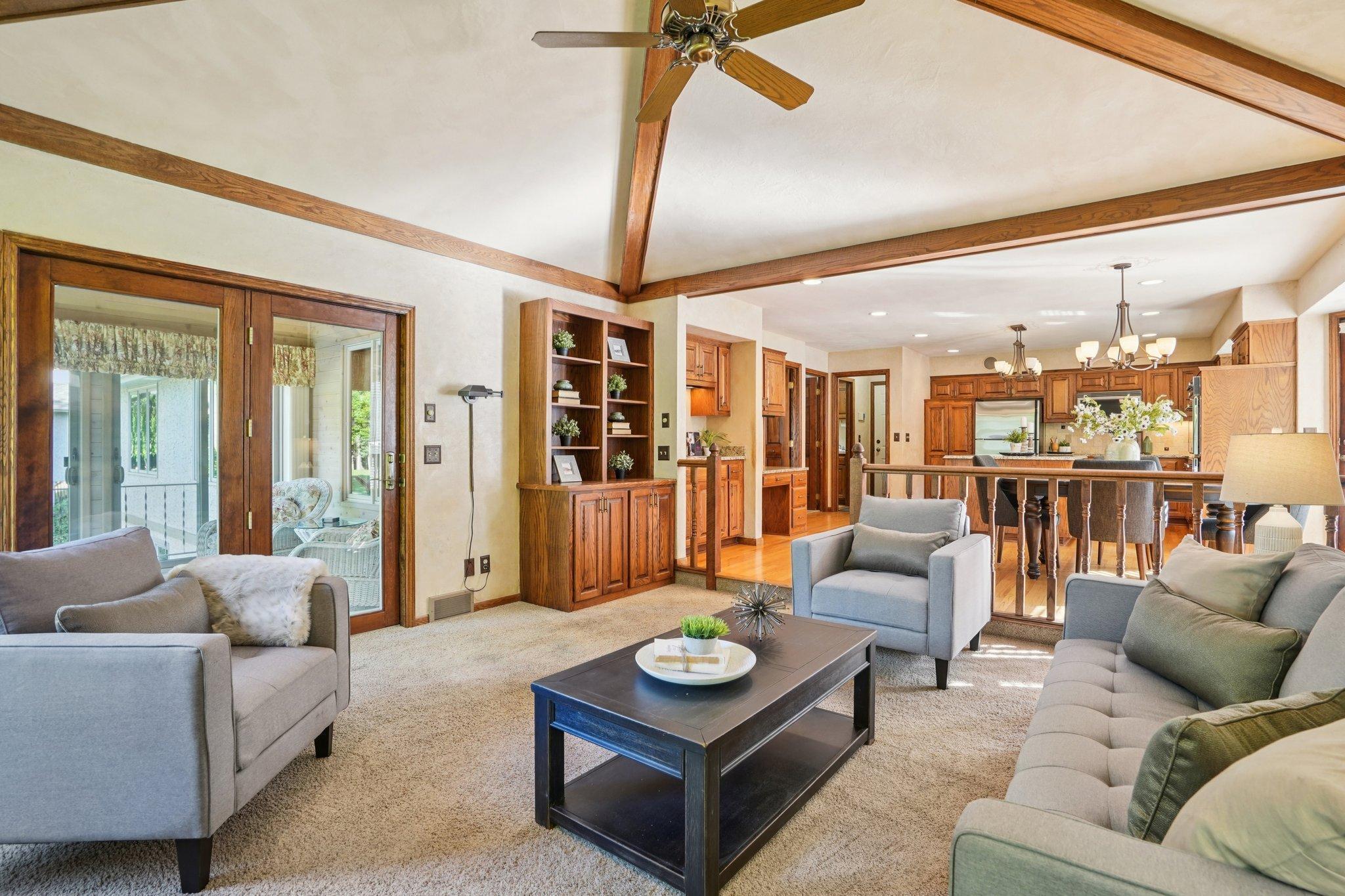 3665 Vinewood Lane N