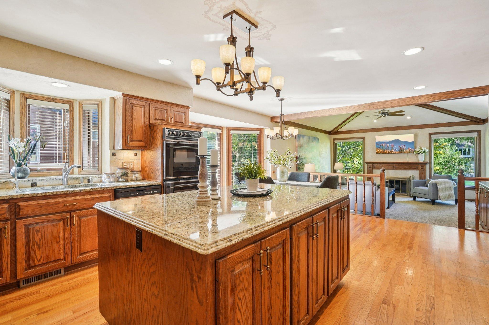 3665 Vinewood Lane N