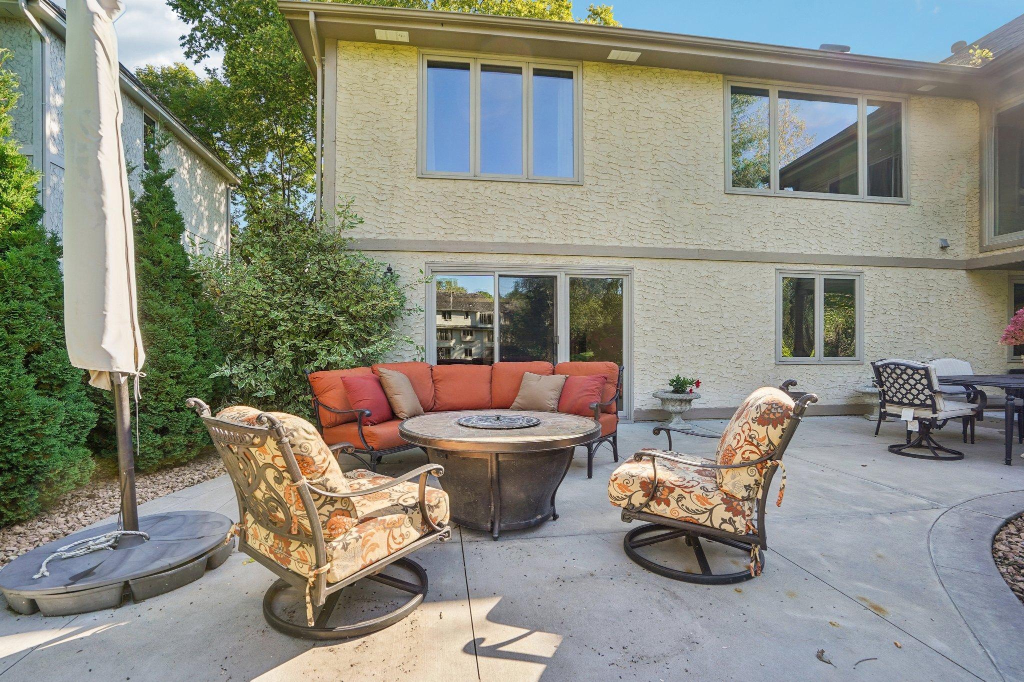 3665 Vinewood Lane N