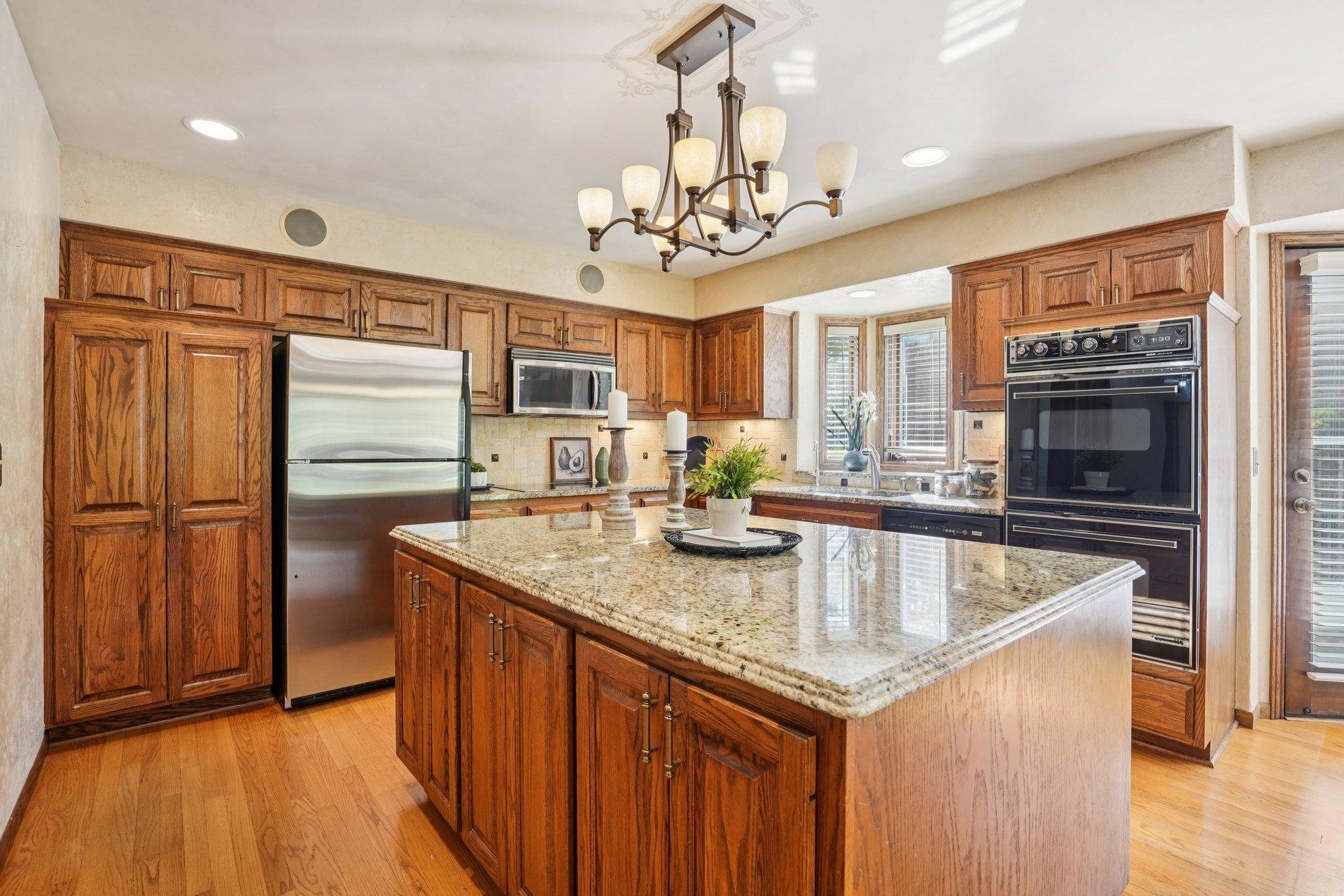 3665 Vinewood Lane N