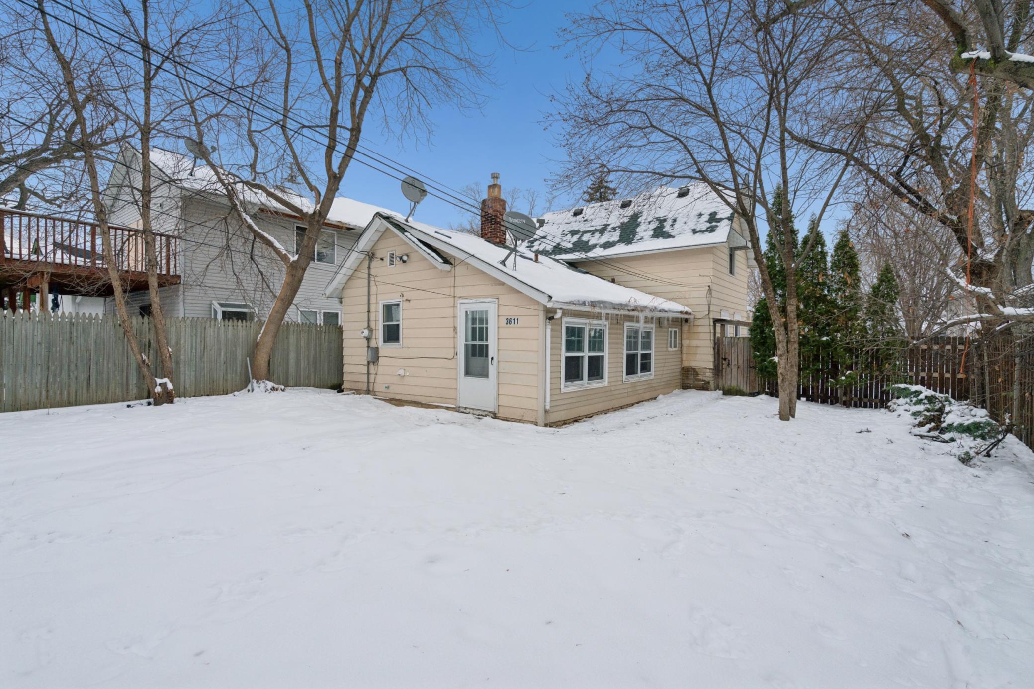 3611 Queen Avenue N