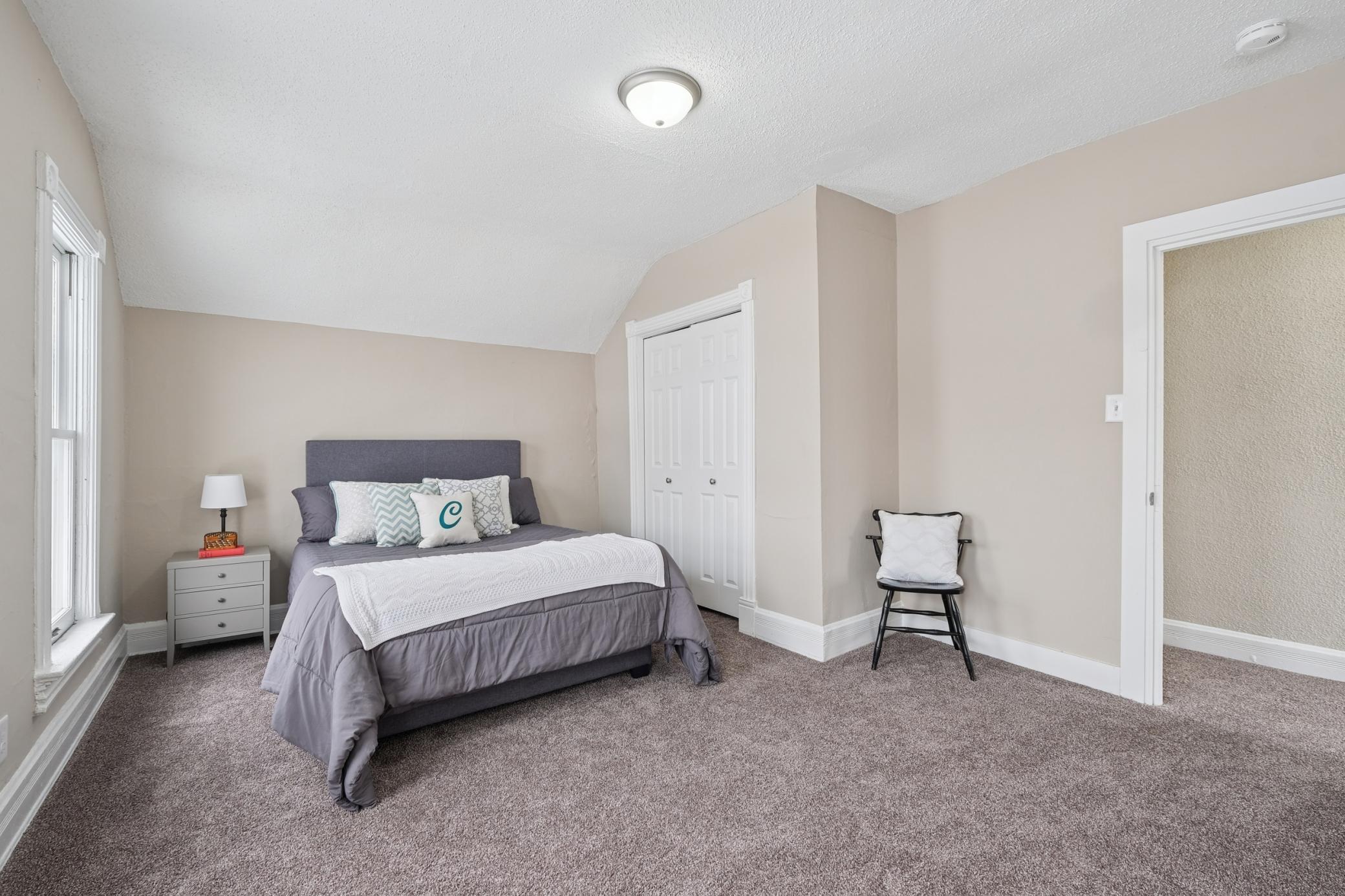 1250 Minnehaha Avenue E