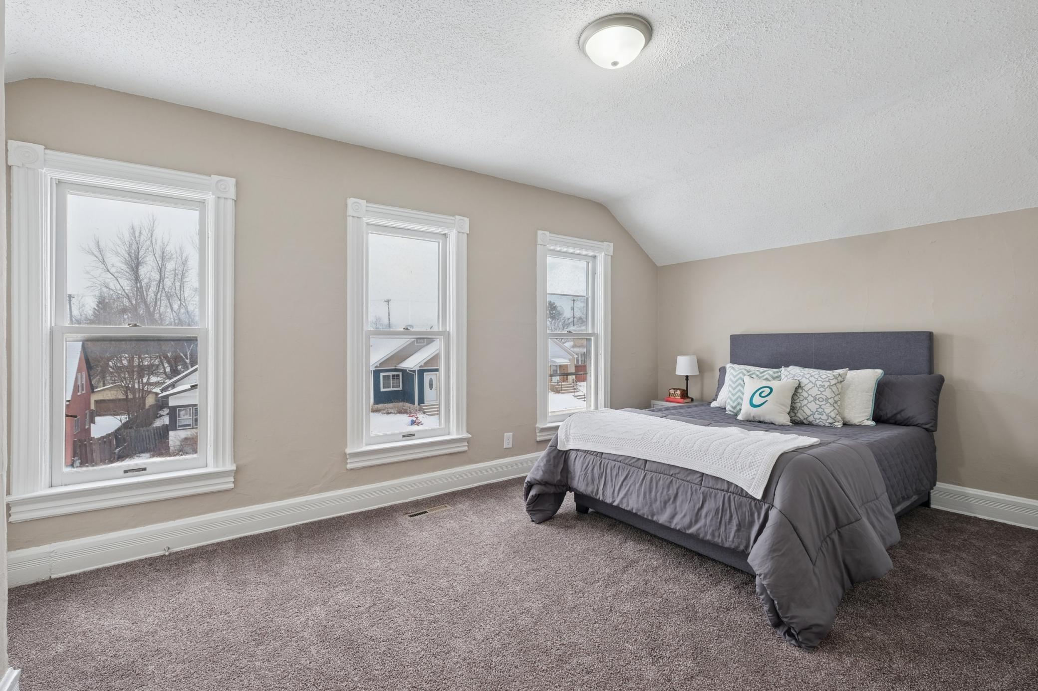 1250 Minnehaha Avenue E