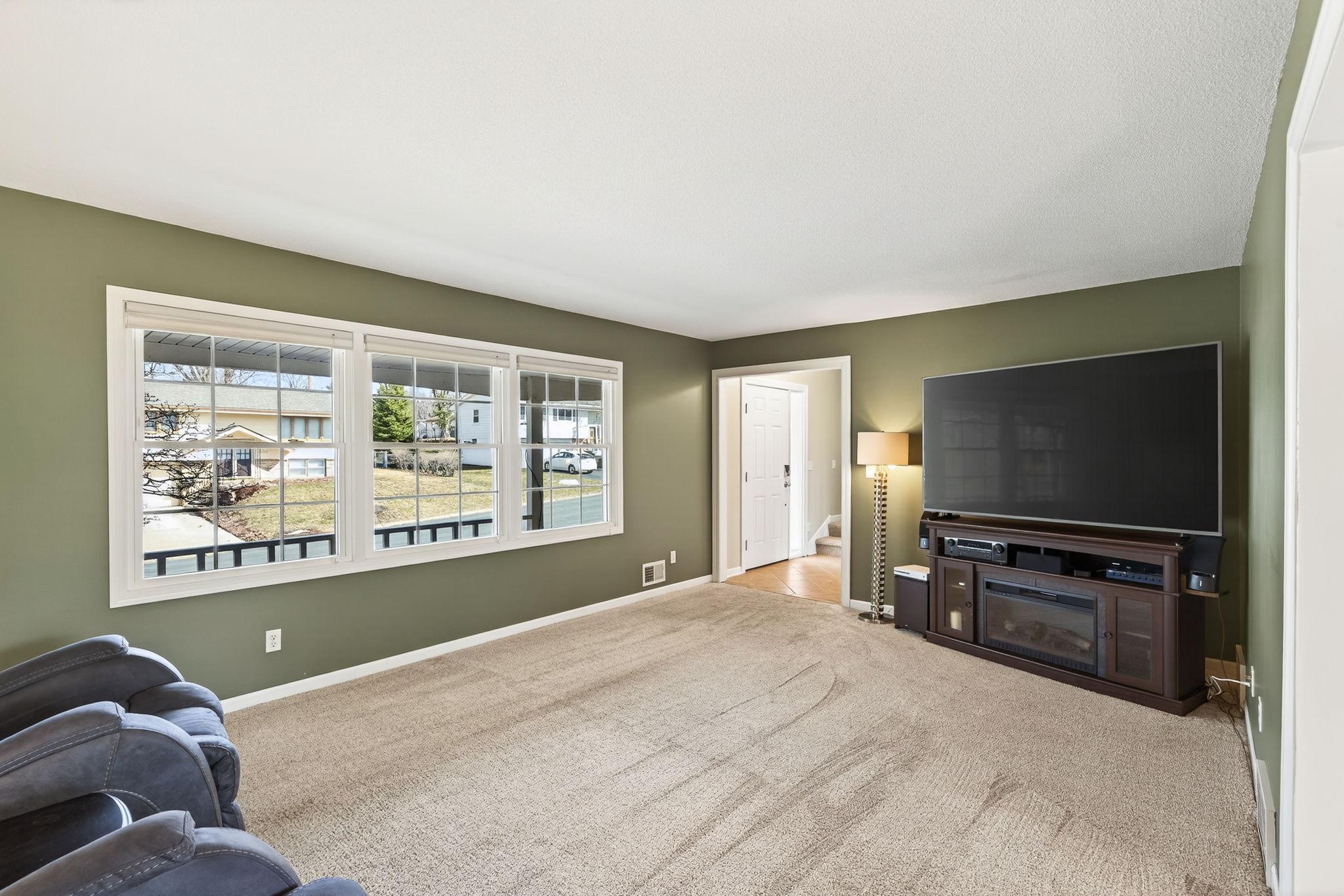 4425 Decatur Avenue N