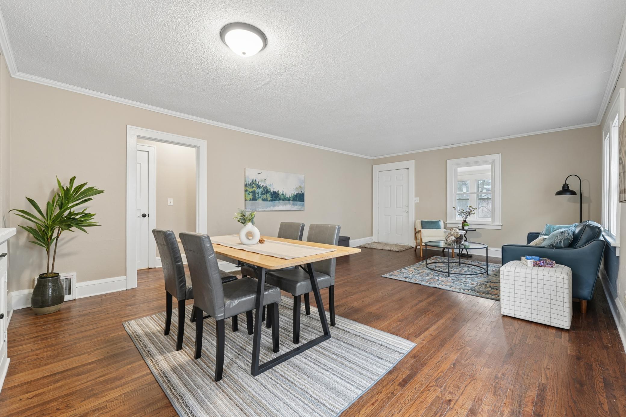 2811 Dupont Avenue N