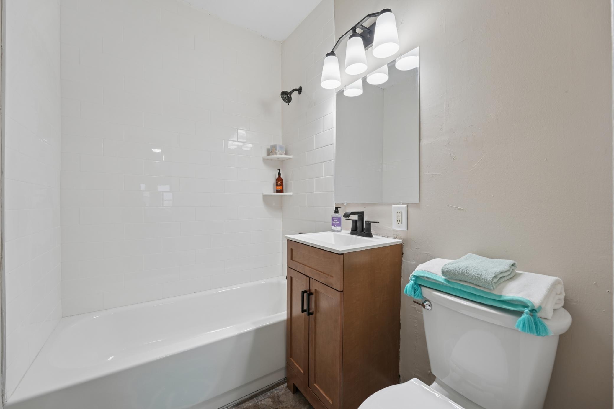 2811 Dupont Avenue N