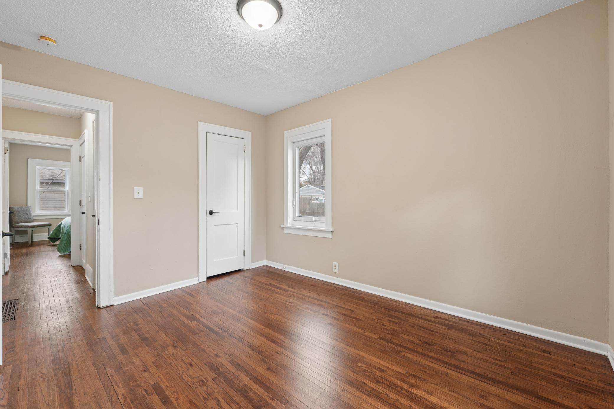 2811 Dupont Avenue N