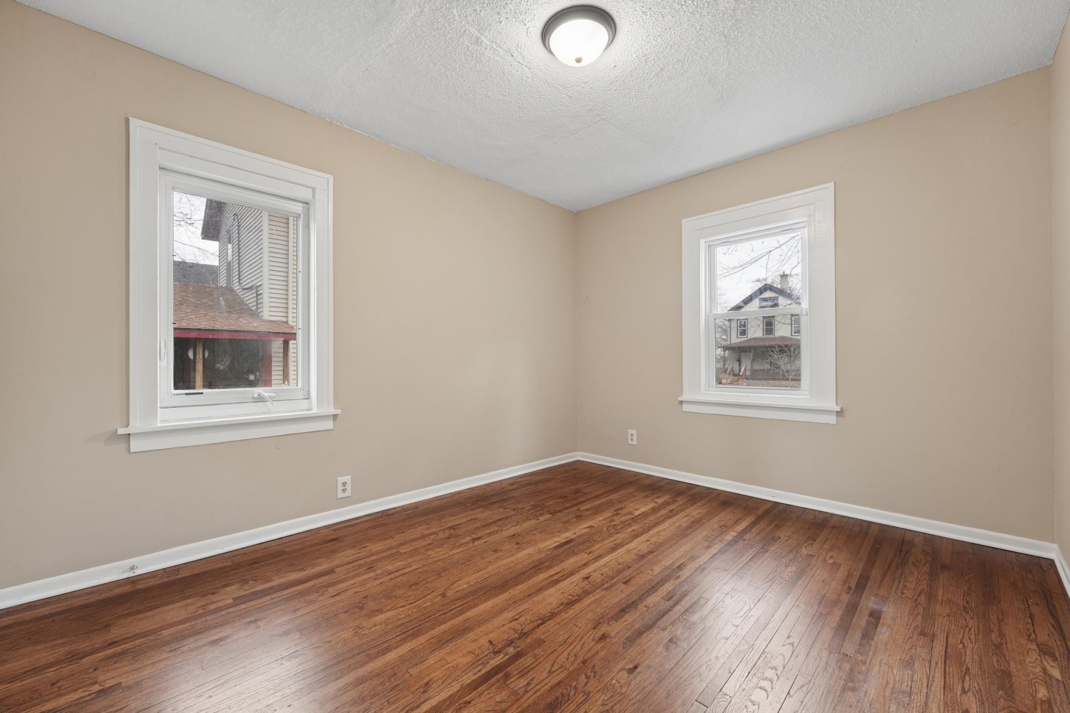 2811 Dupont Avenue N