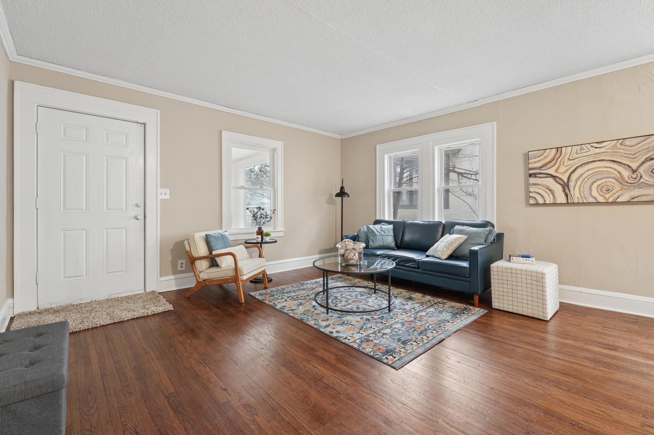 2811 Dupont Avenue N