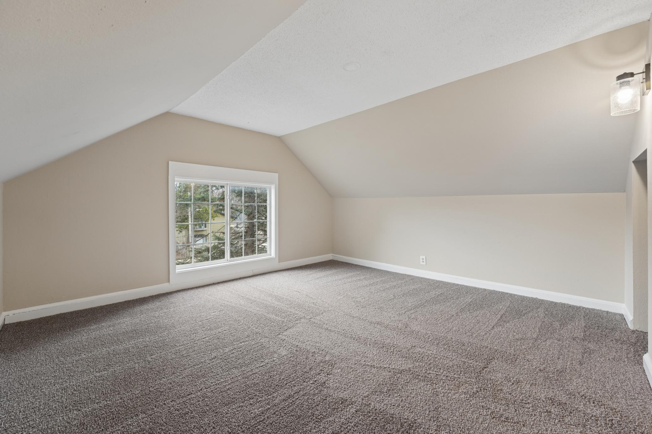 2811 Dupont Avenue N