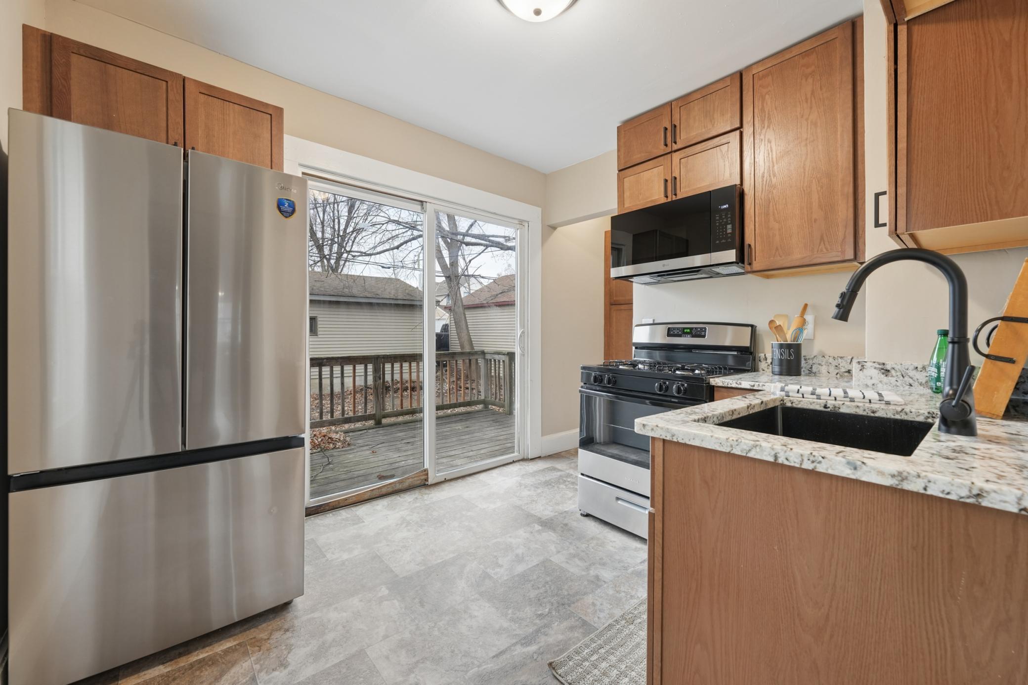 2811 Dupont Avenue N