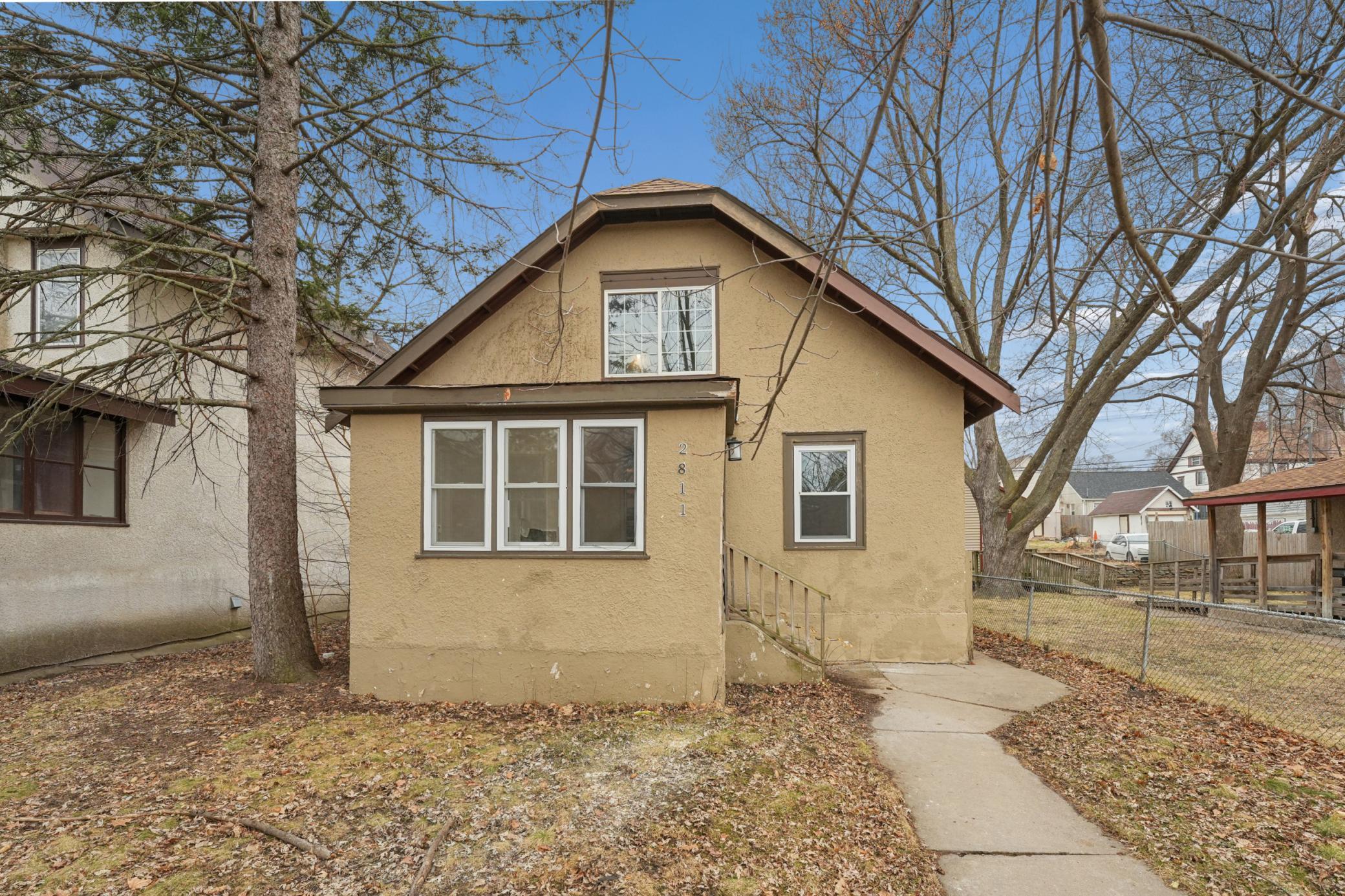 2811 Dupont Avenue N