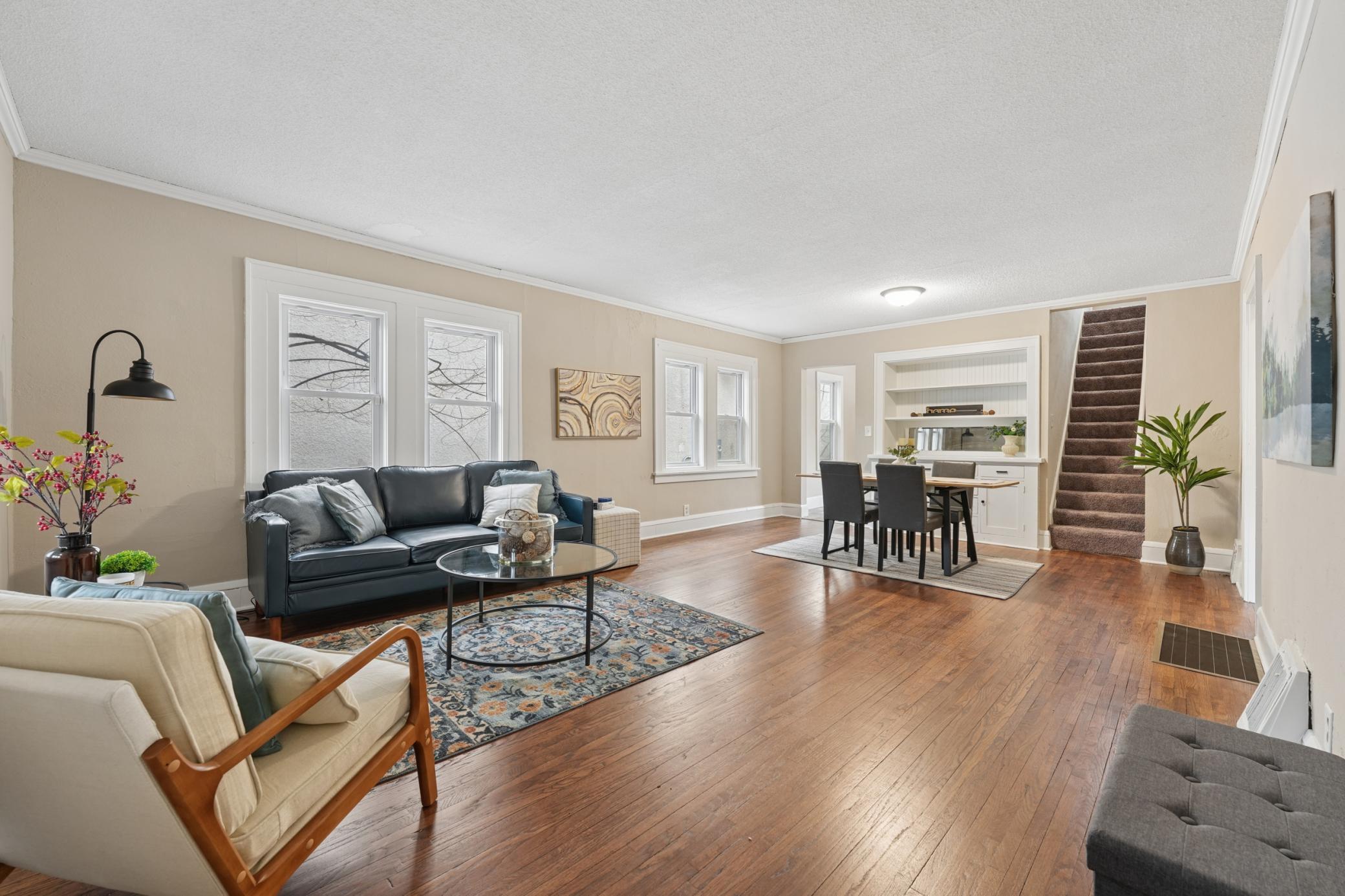 2811 Dupont Avenue N