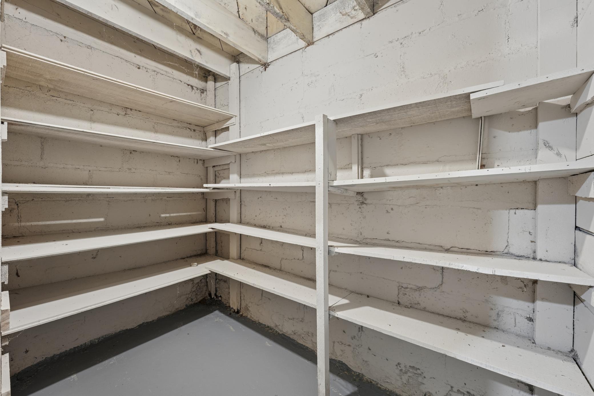 2811 Dupont Avenue N