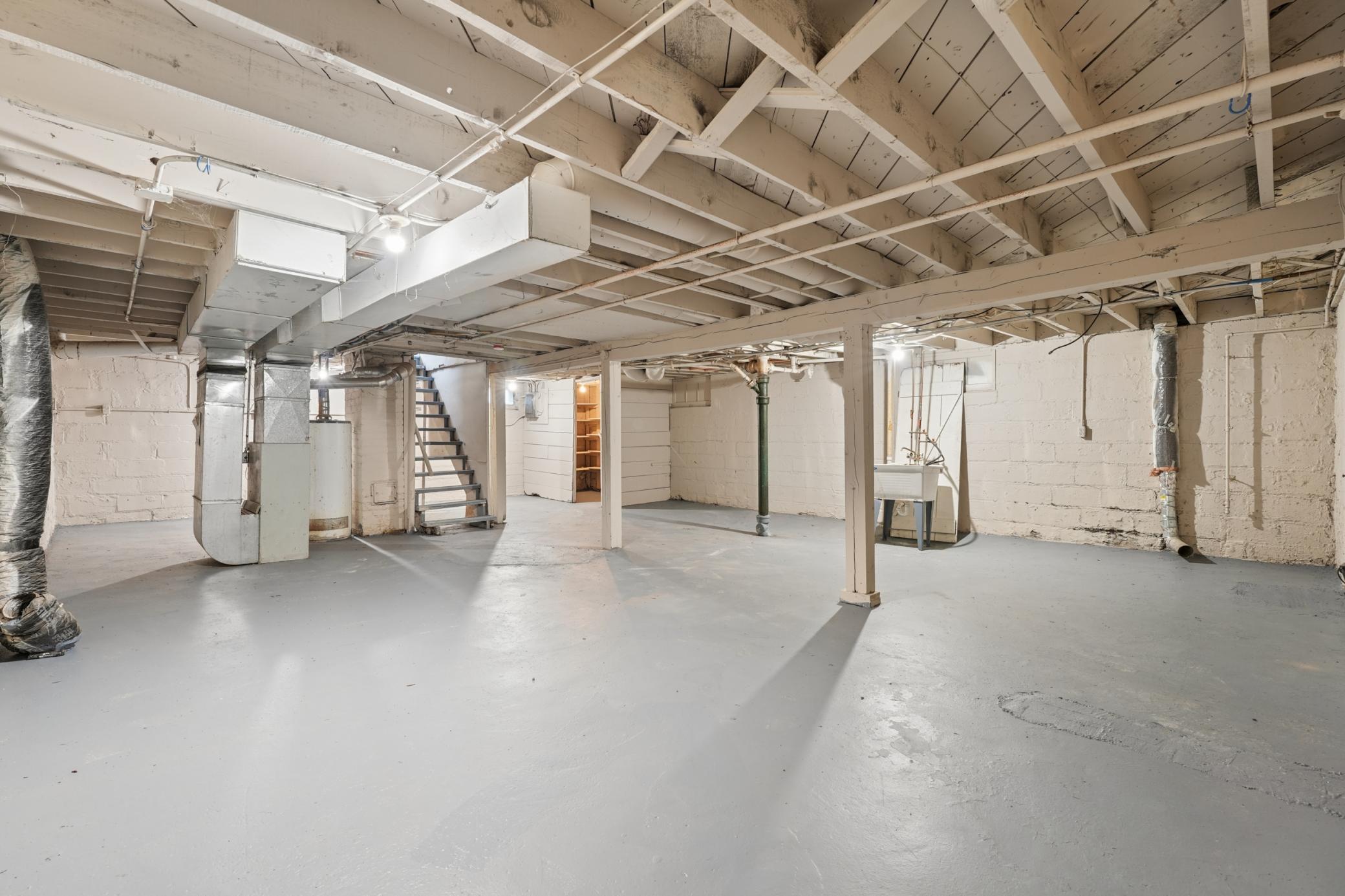 2811 Dupont Avenue N