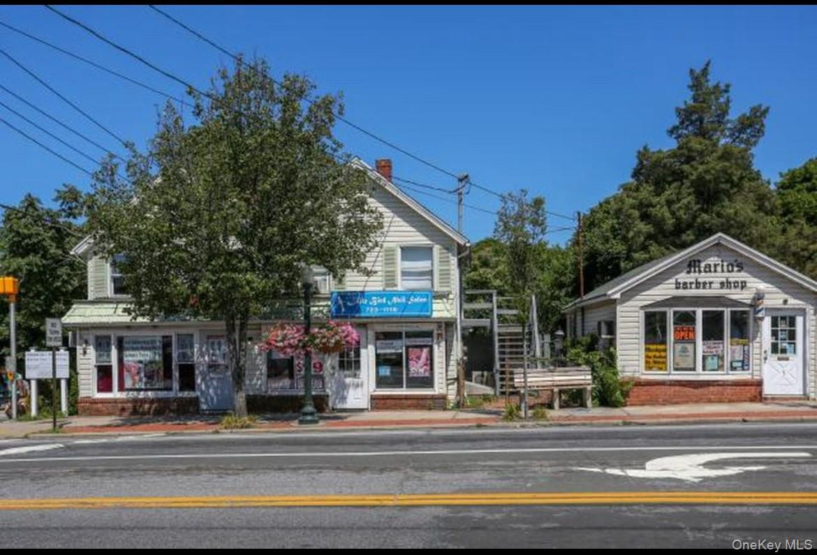 1 E Montauk Highway