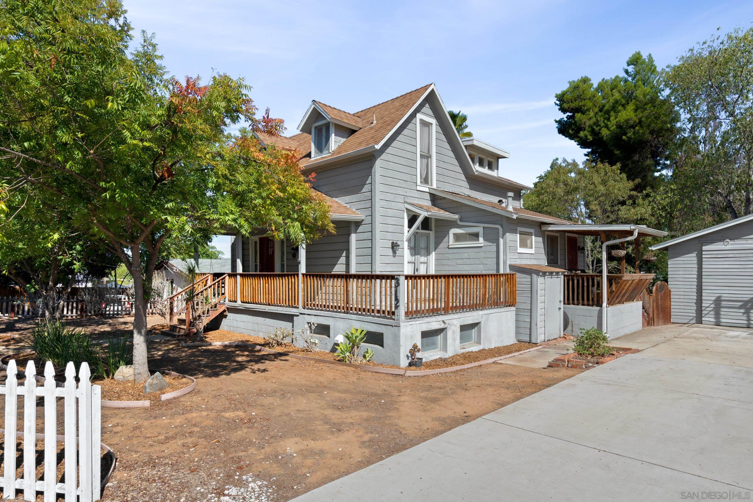 312 S Tulip St