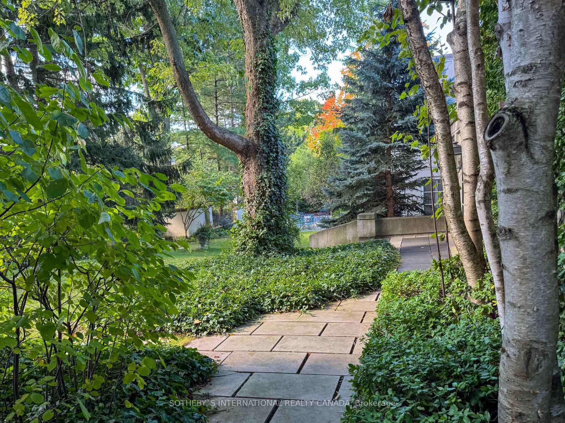 241 Strathallan Wood, Toronto