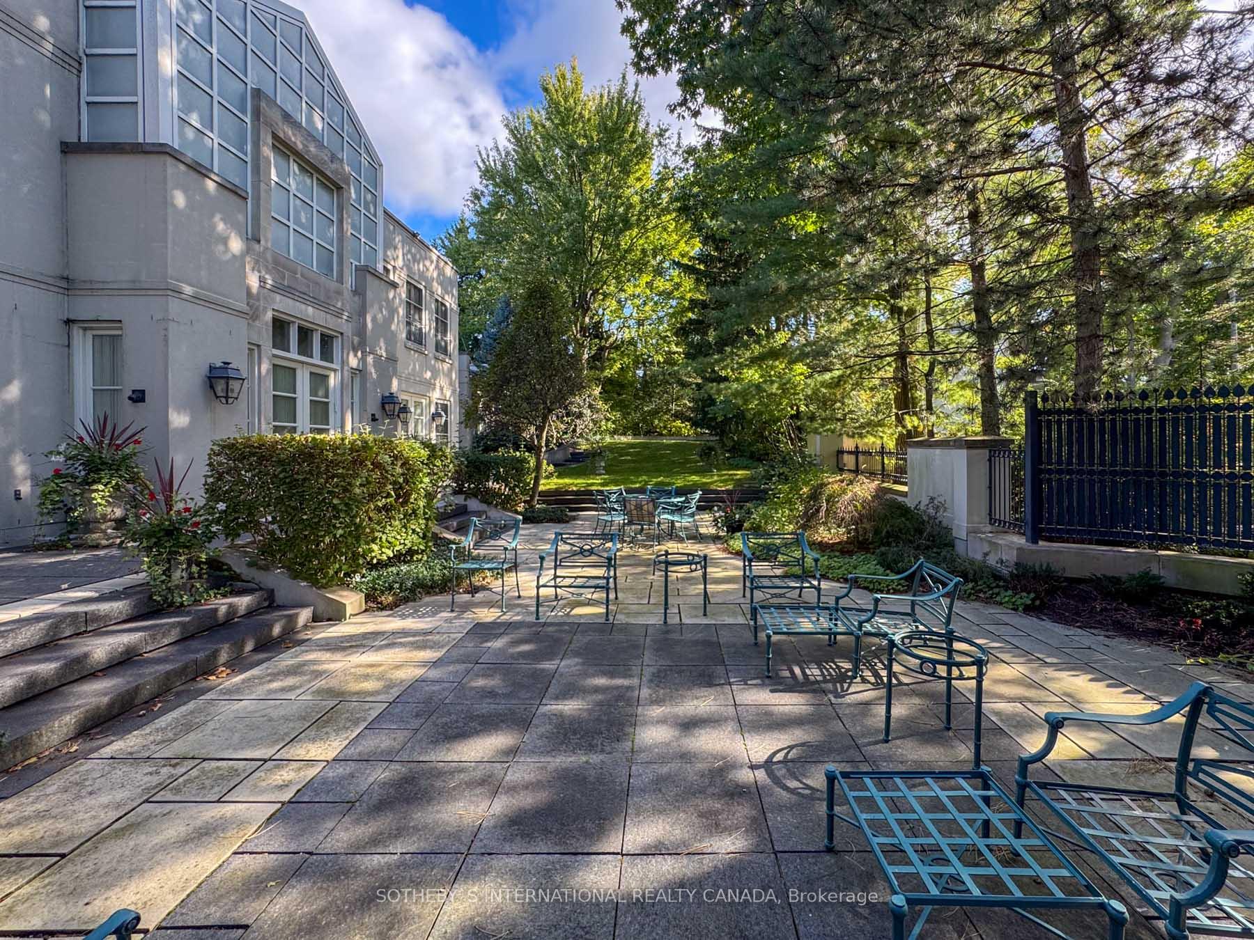 241 Strathallan Wood, Toronto