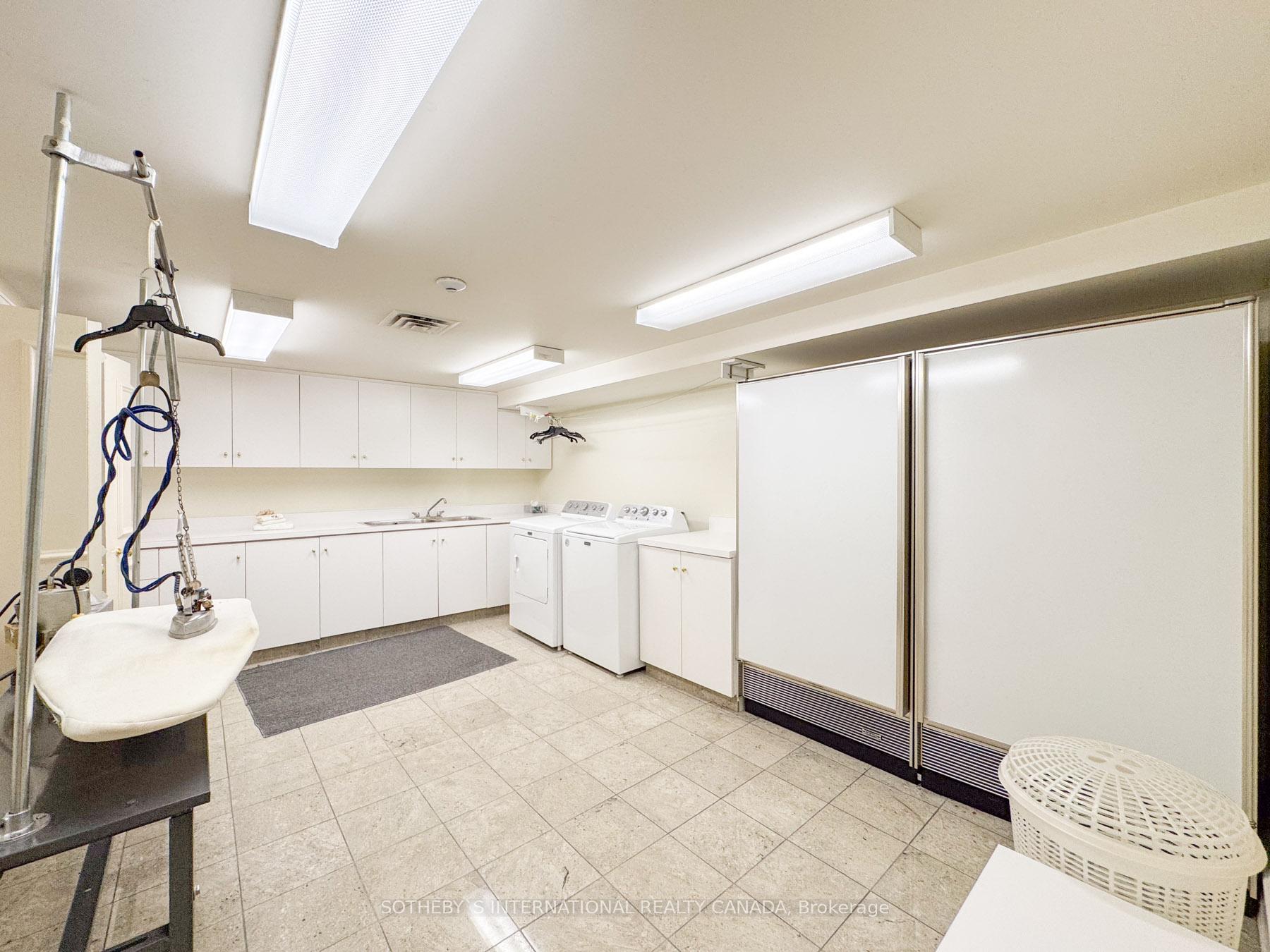 241 Strathallan Wood, Toronto