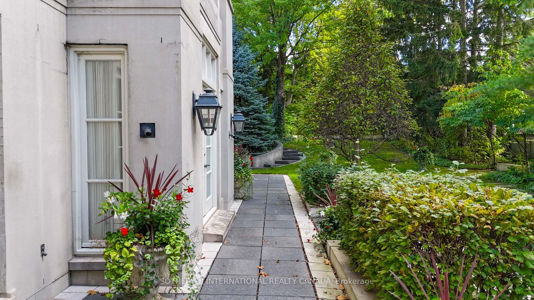 241 Strathallan Wood, Toronto