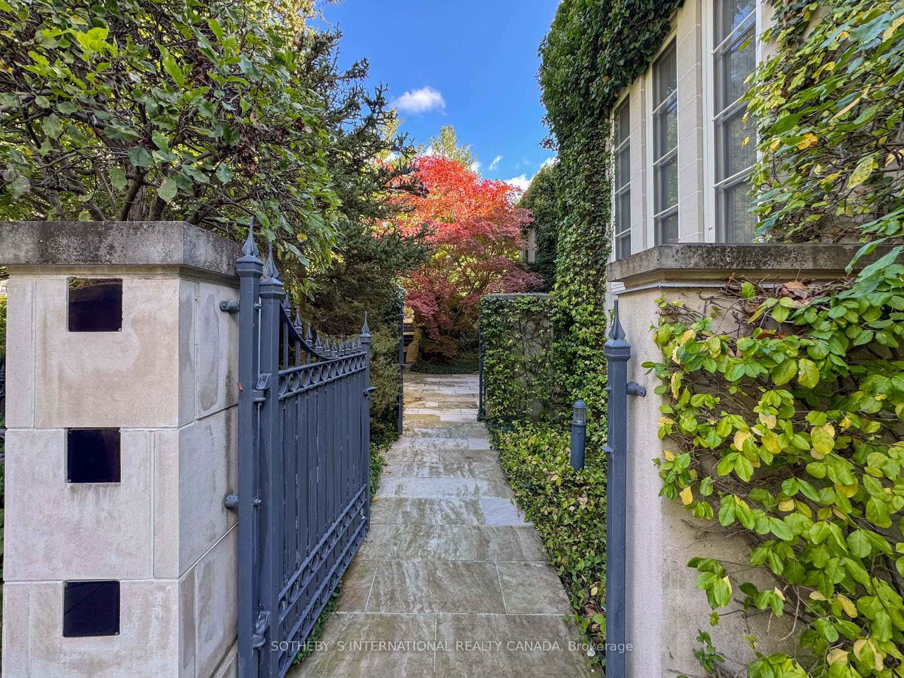 241 Strathallan Wood, Toronto