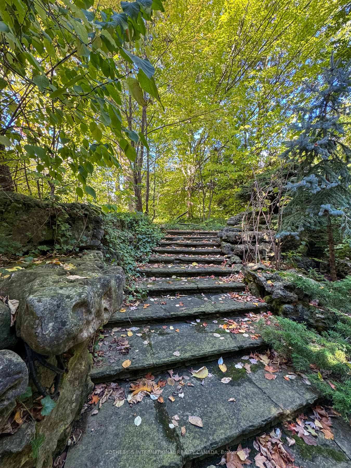 241 Strathallan Wood, Toronto