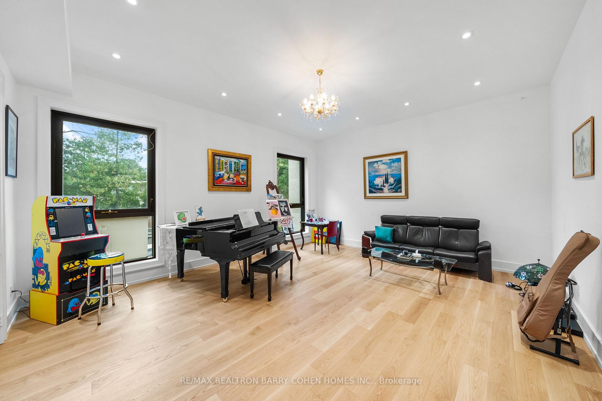 28 Brian Cliff Drive, Toronto