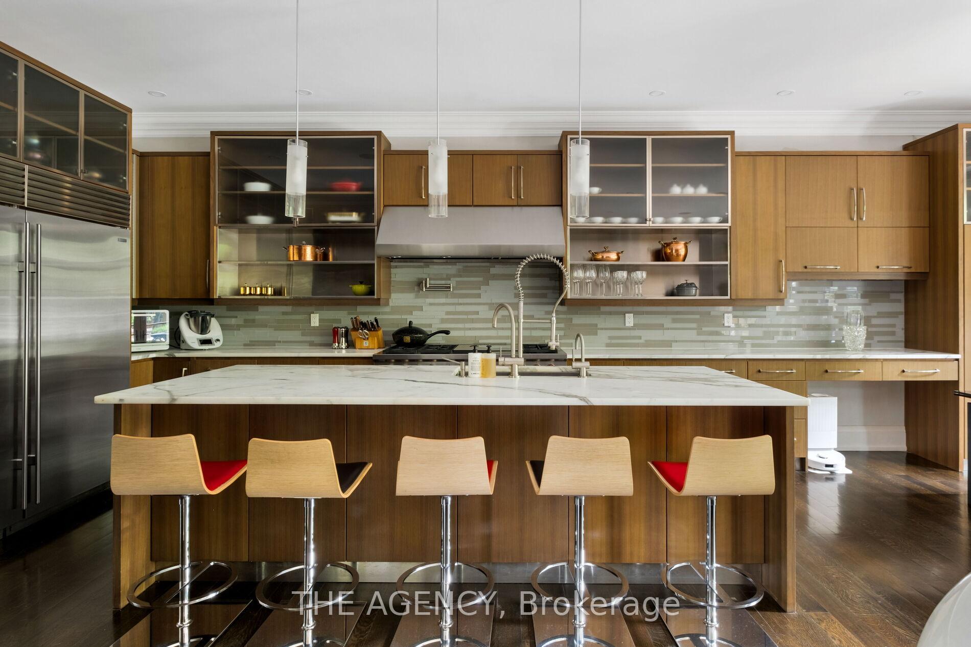 190 Forest Hill Road, Toronto C03