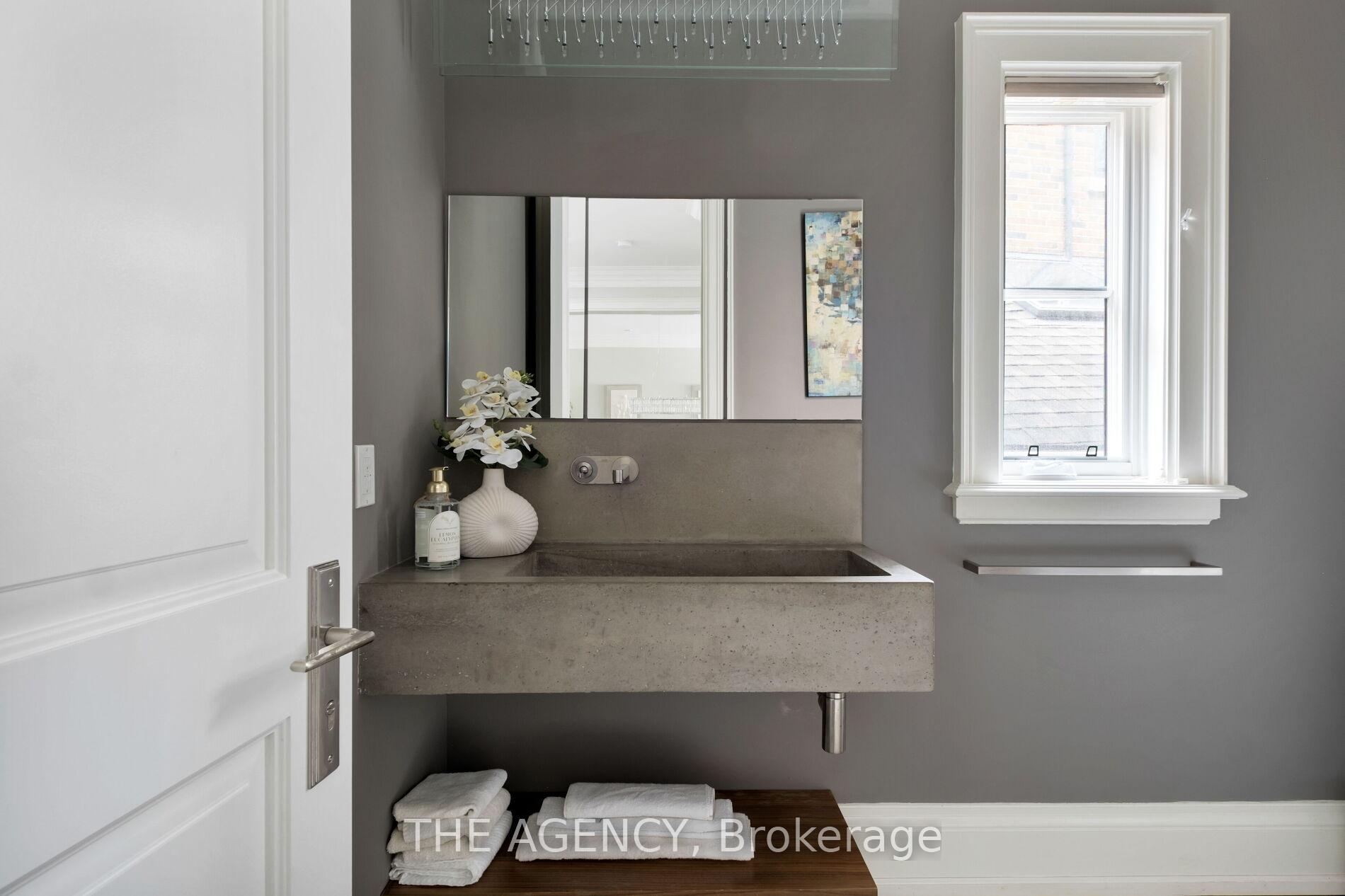 190 Forest Hill Road, Toronto C03
