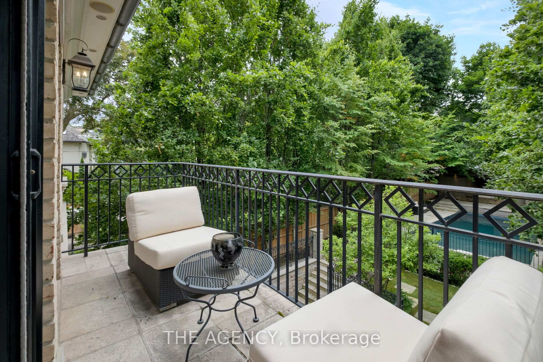 190 Forest Hill Road, Toronto C03