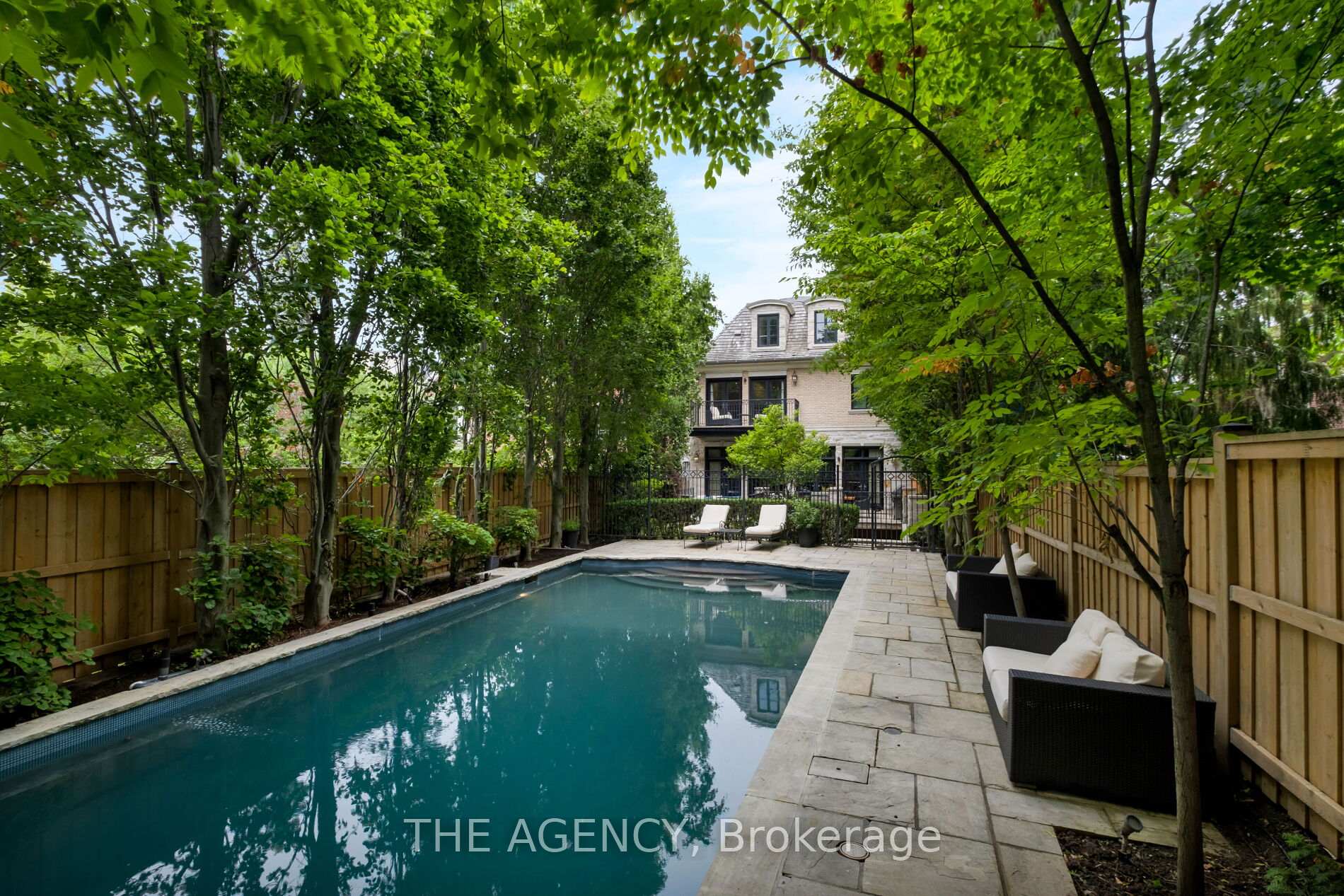 190 Forest Hill Road, Toronto C03