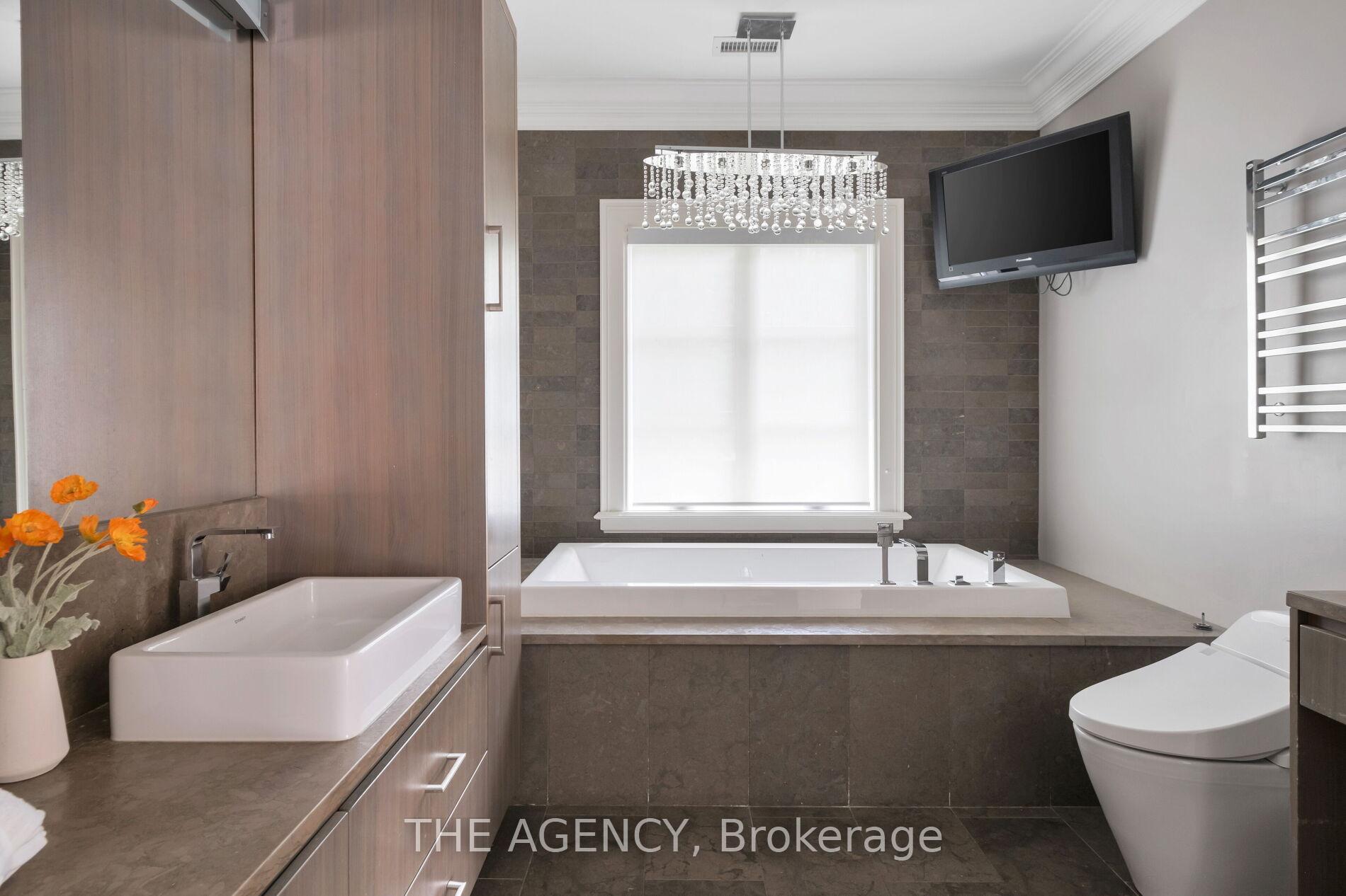 190 Forest Hill Road, Toronto C03