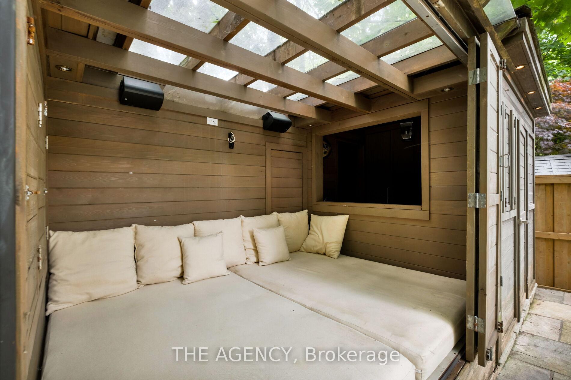 190 Forest Hill Road, Toronto C03