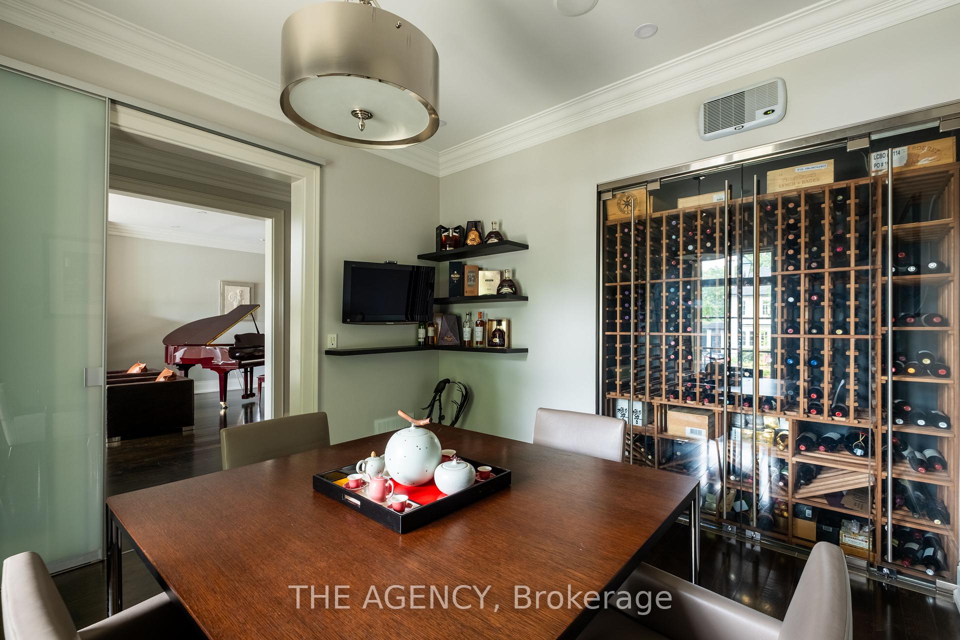 190 Forest Hill Road, Toronto C03