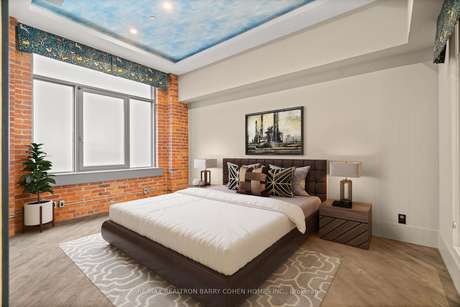 468 Wellington Street W 300