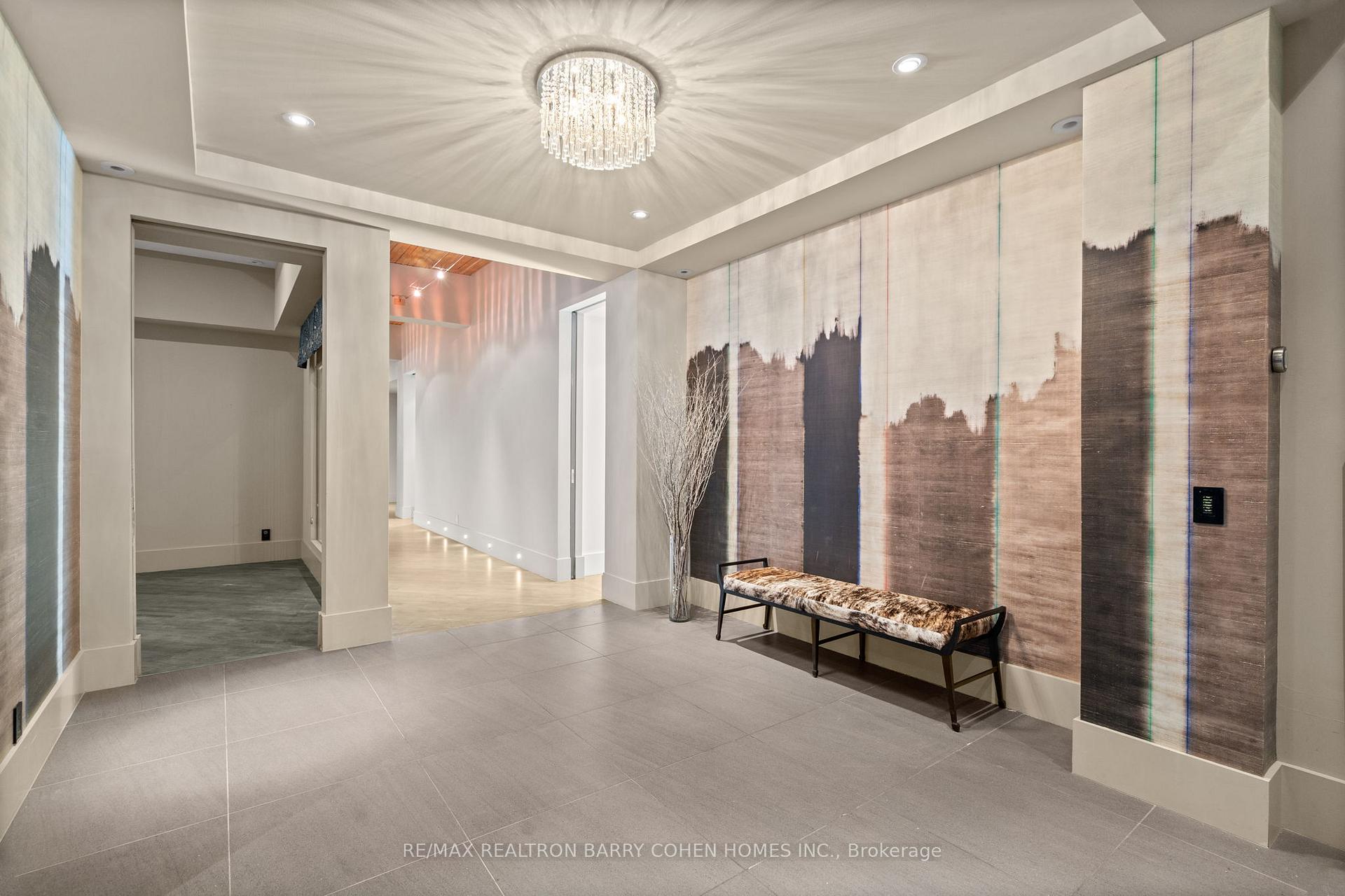 468 Wellington Street W 300