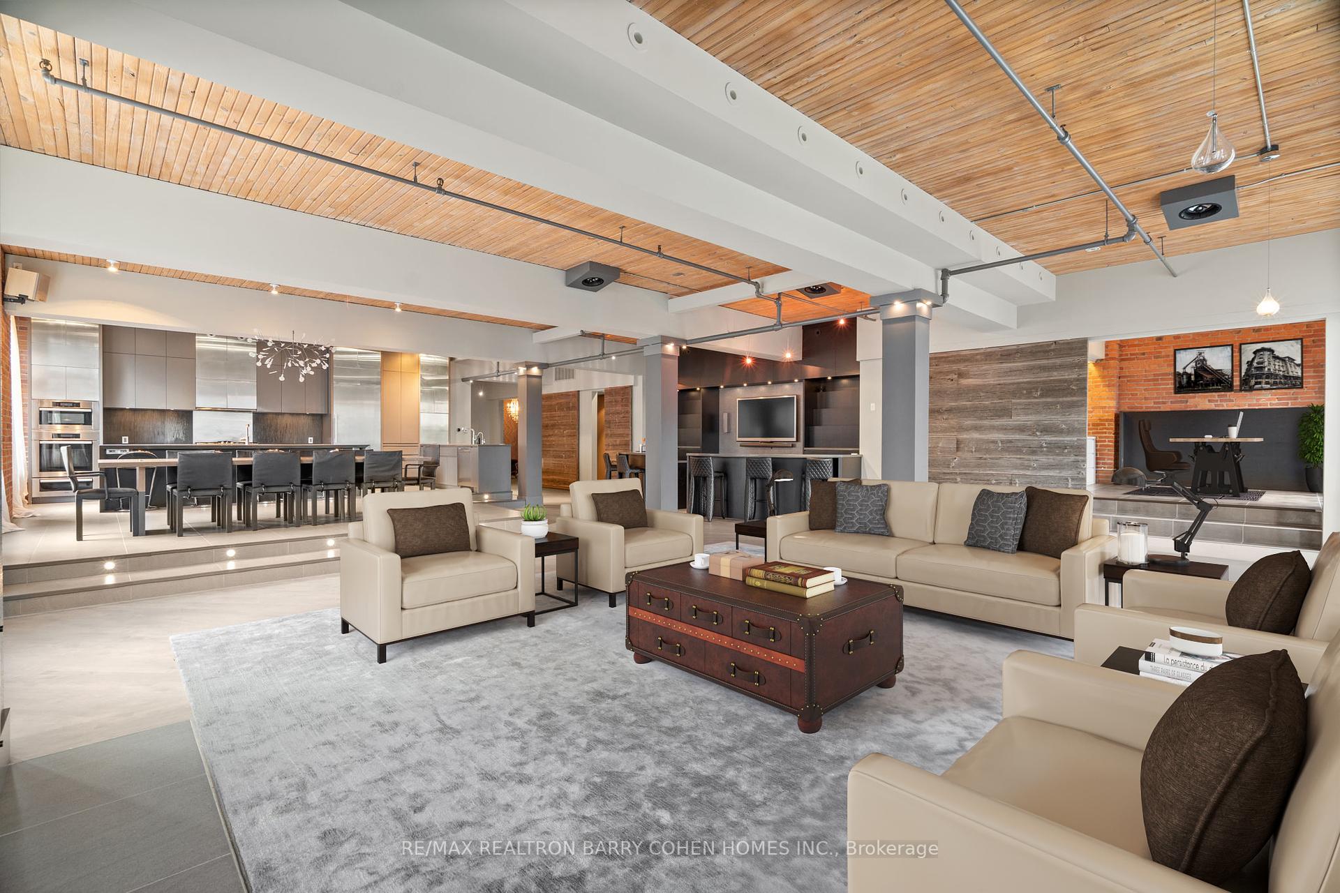 468 Wellington Street W 300