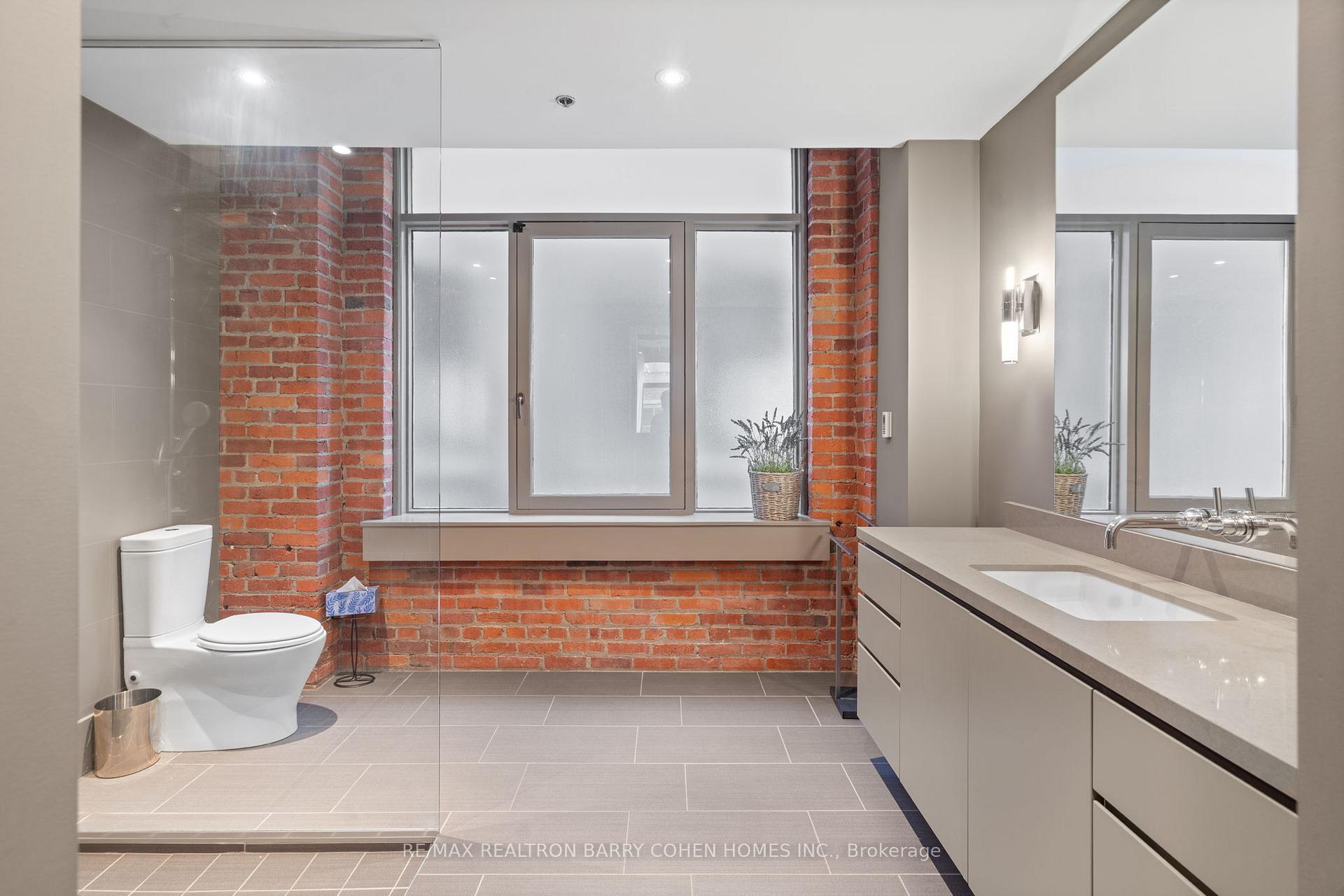 468 Wellington Street W 300