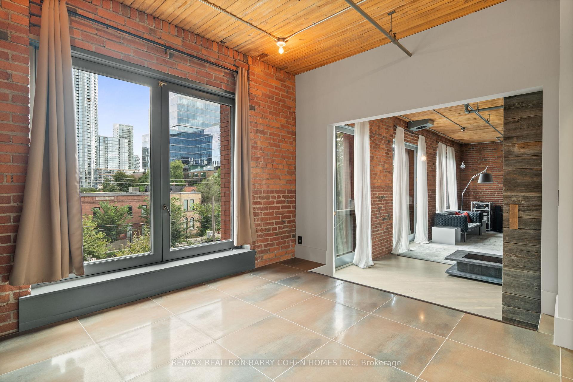 468 Wellington Street W 300