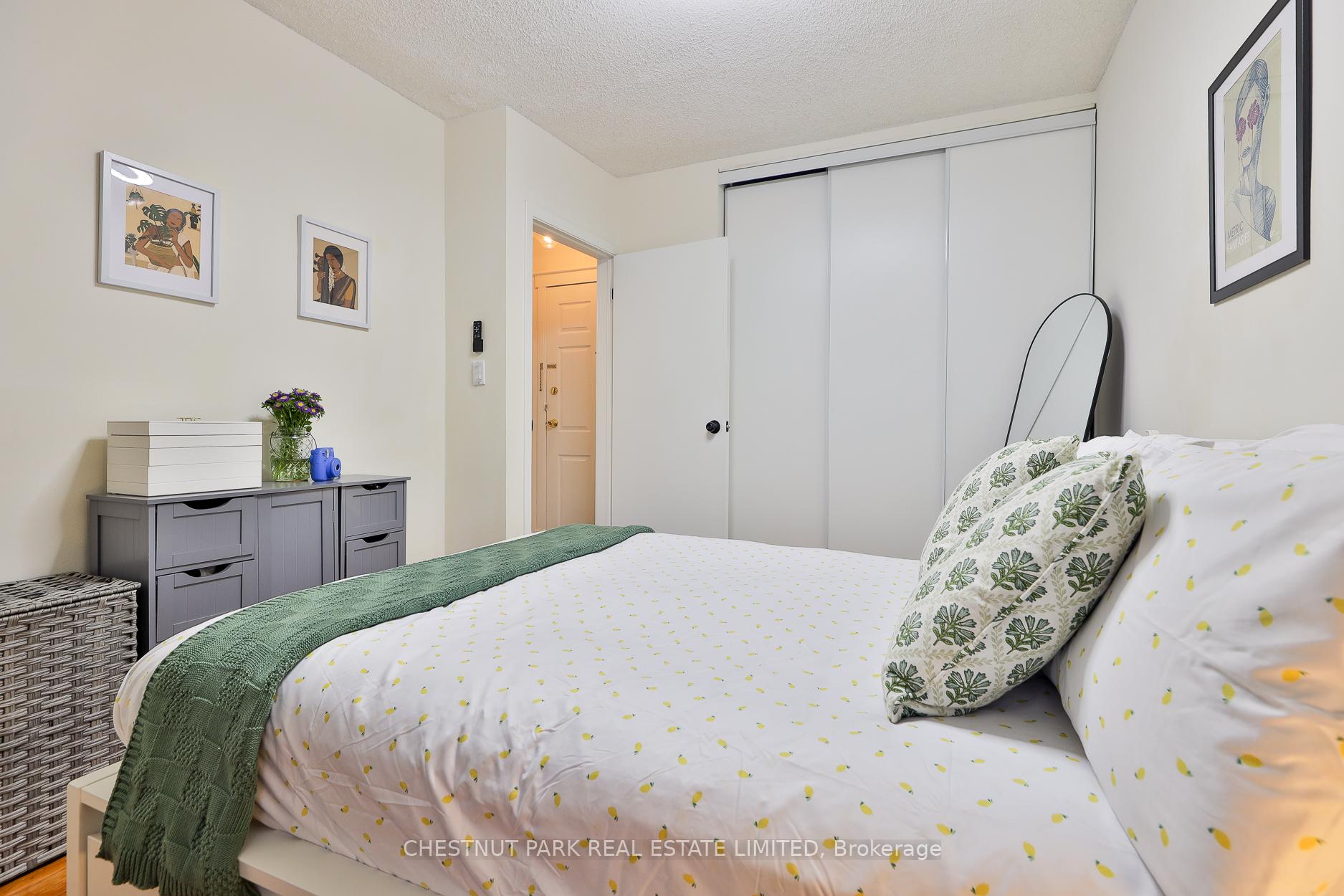 1648 Bathurst Street 5