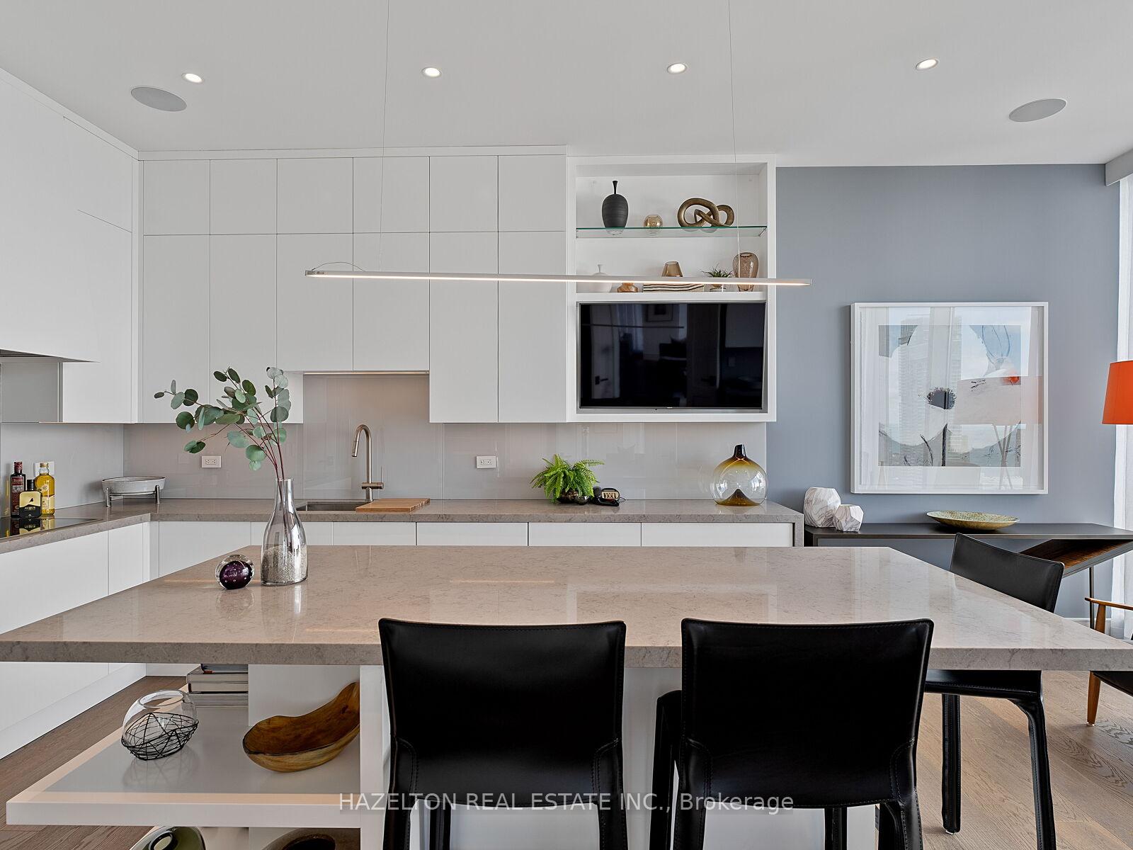 183 Wellington Street W 4006