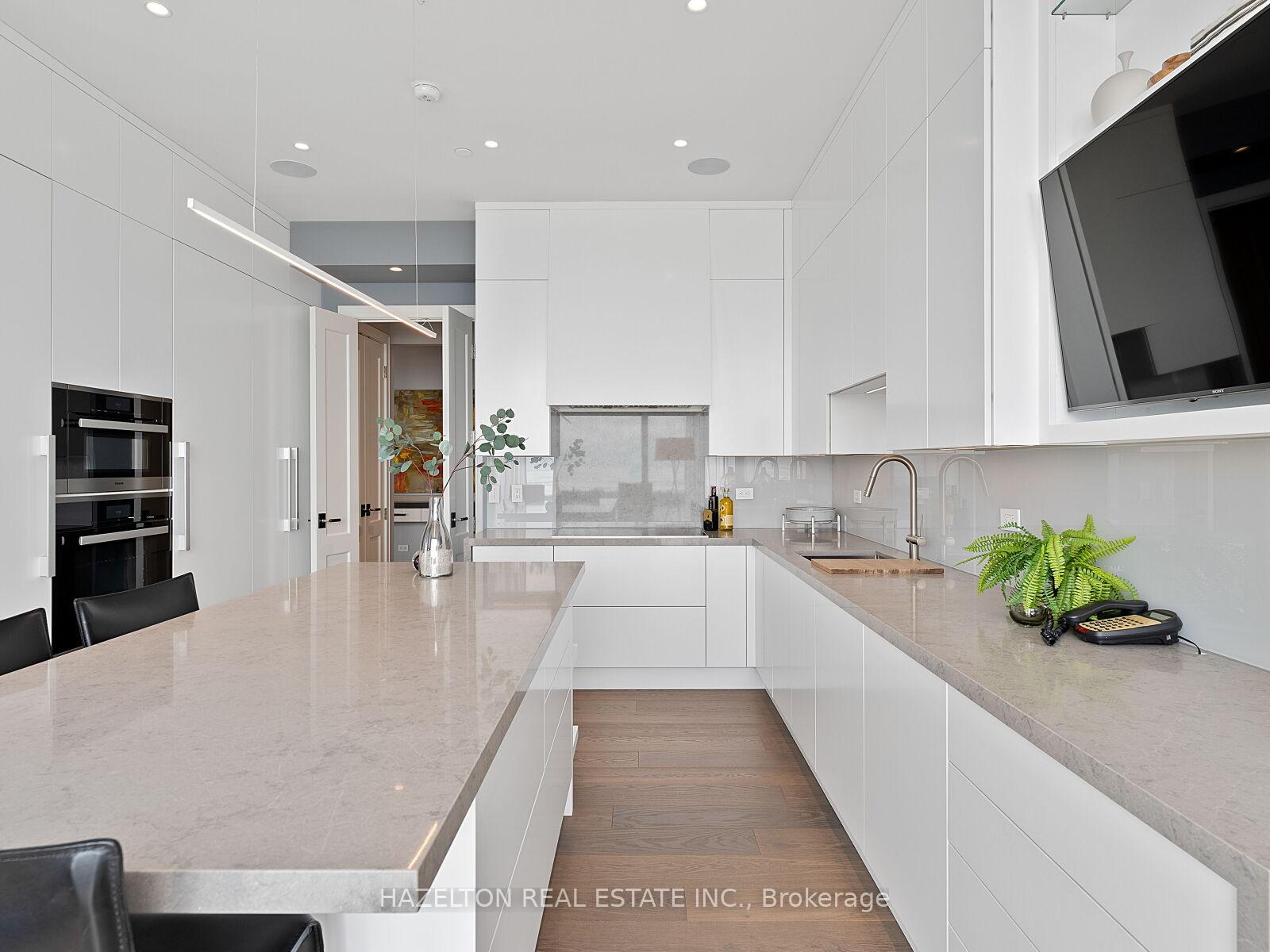 183 Wellington Street W 4006