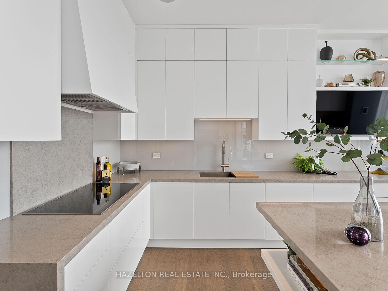 183 Wellington Street W 4006