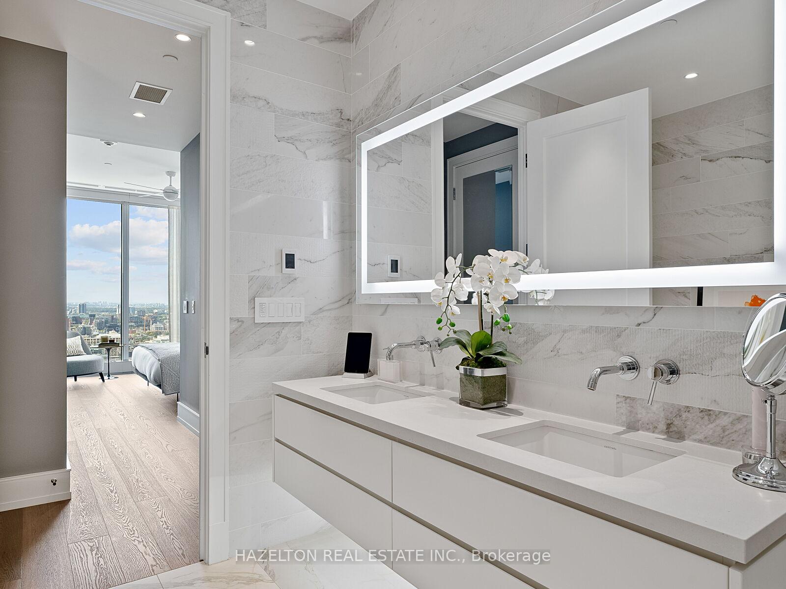 183 Wellington Street W 4006